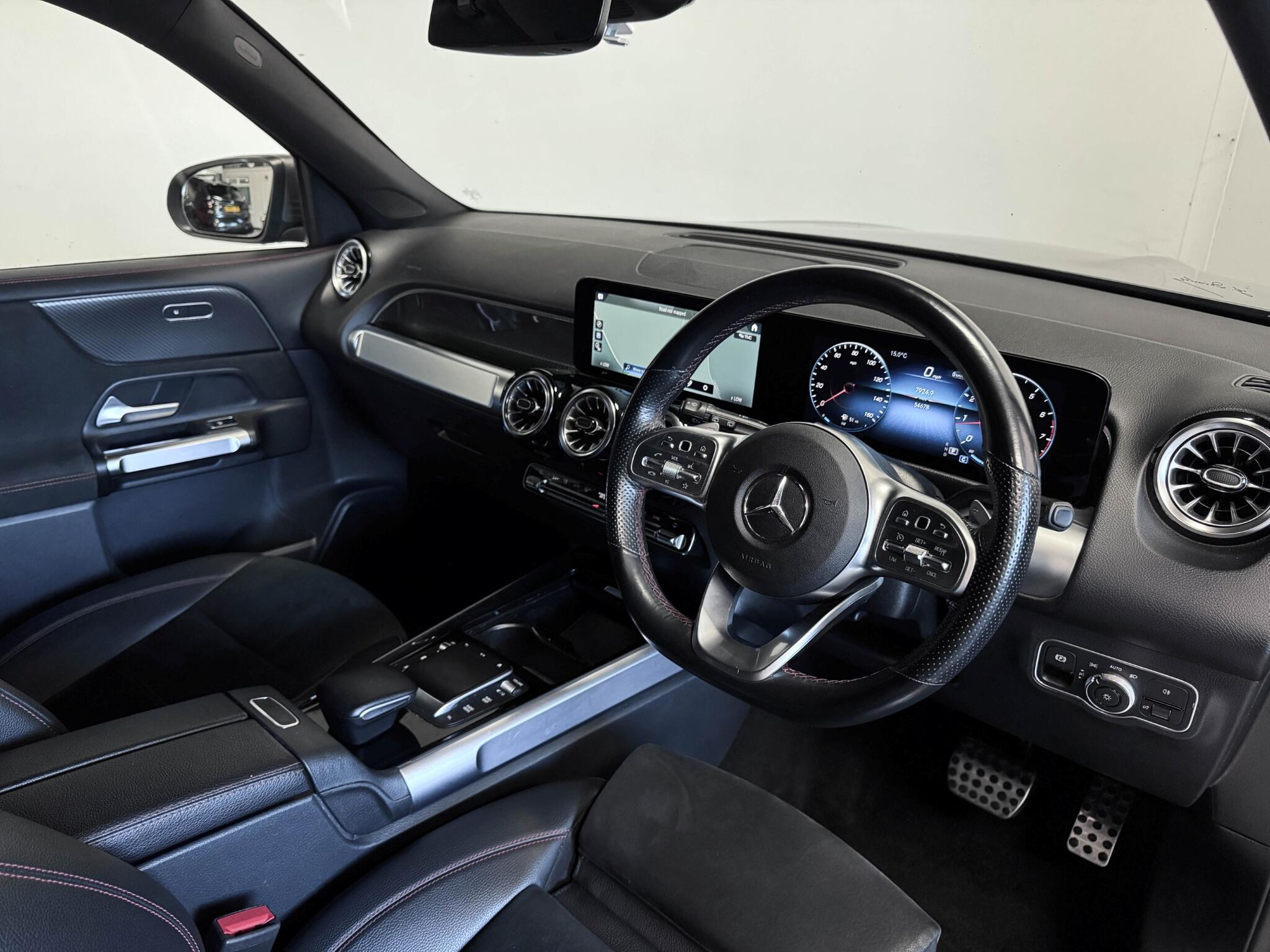 Mercedes-Benz GLB view 30