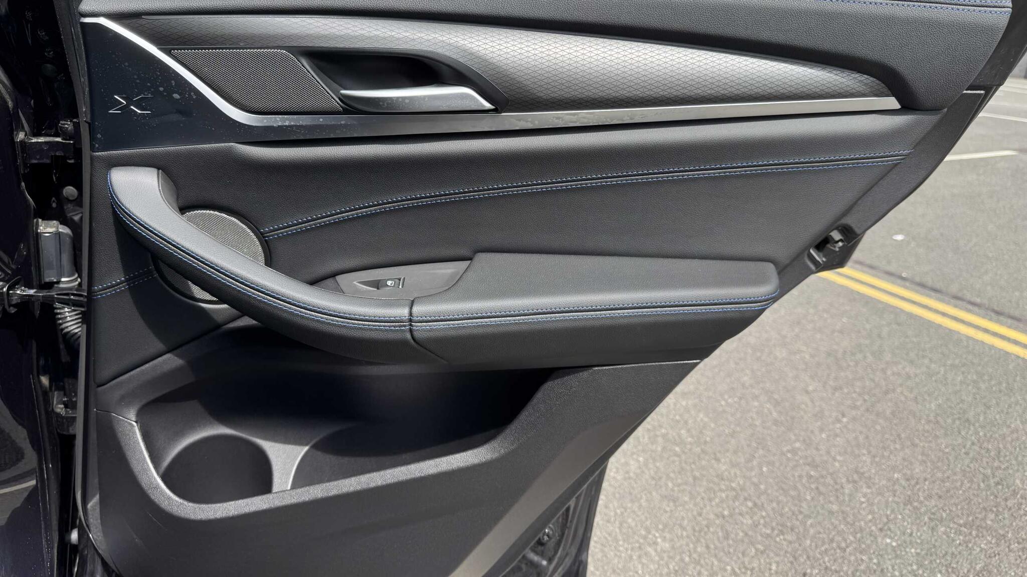 BMW X4 view 12