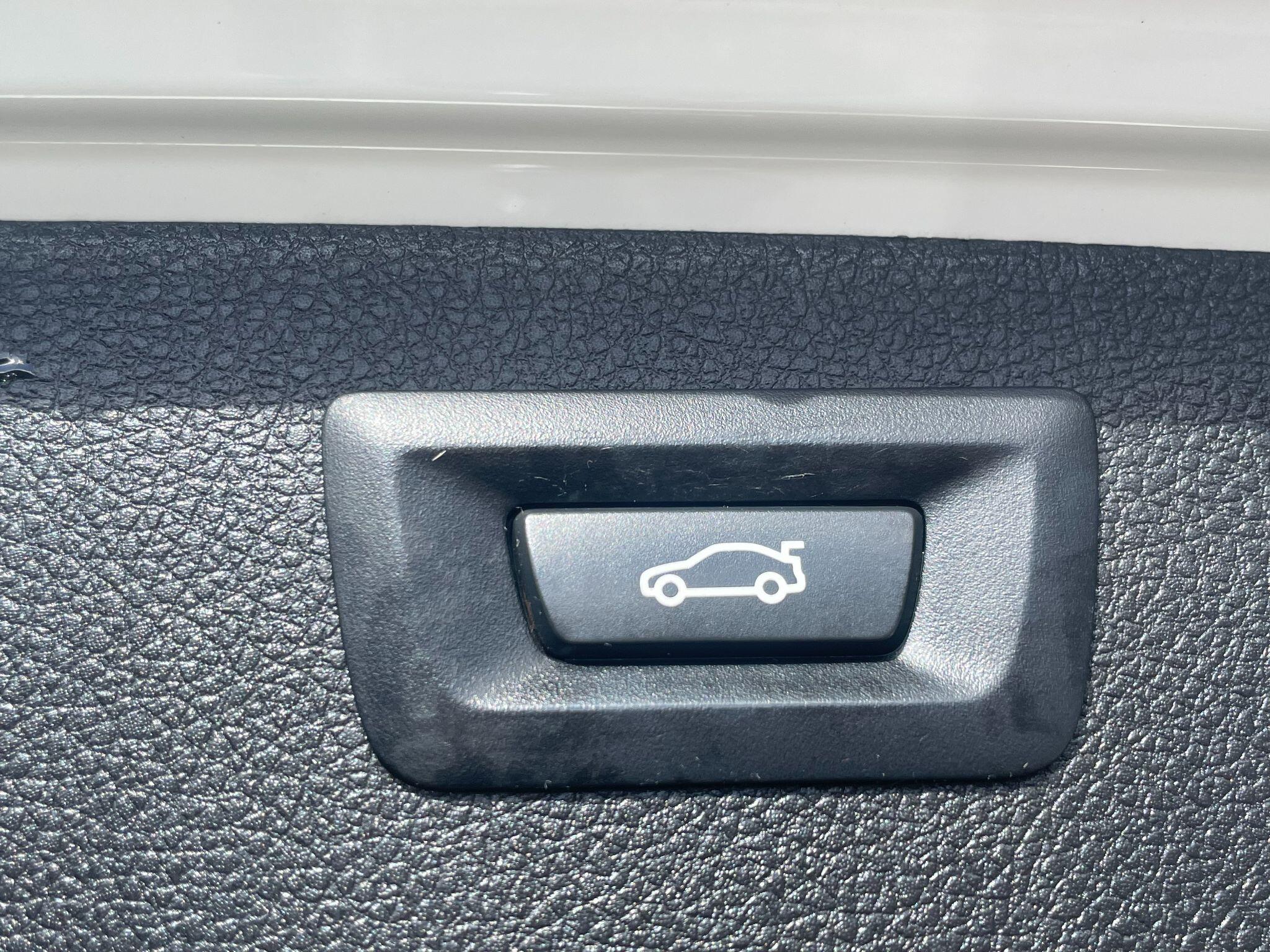 BMW 3 Series view 22