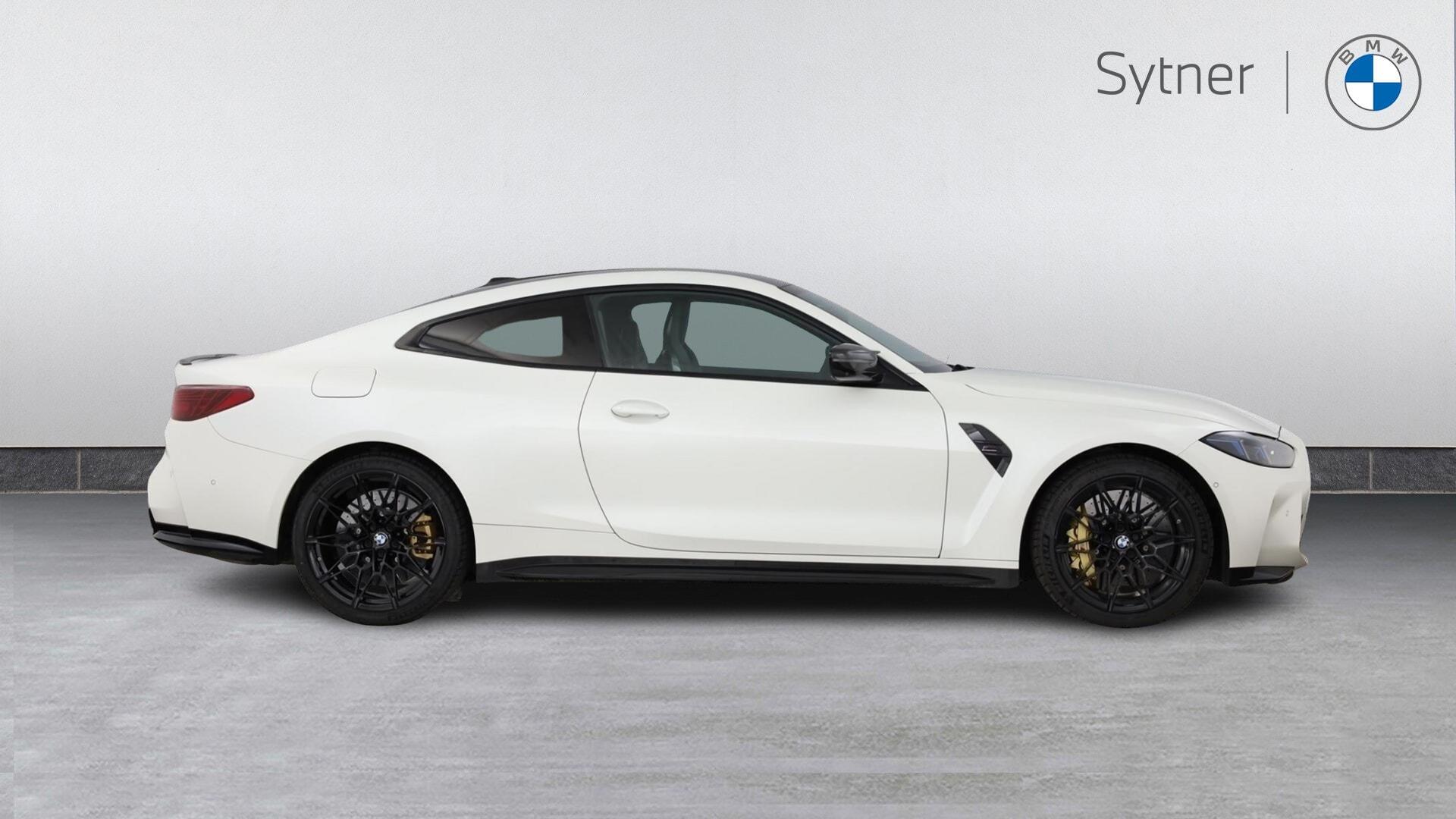 BMW M4 view 3