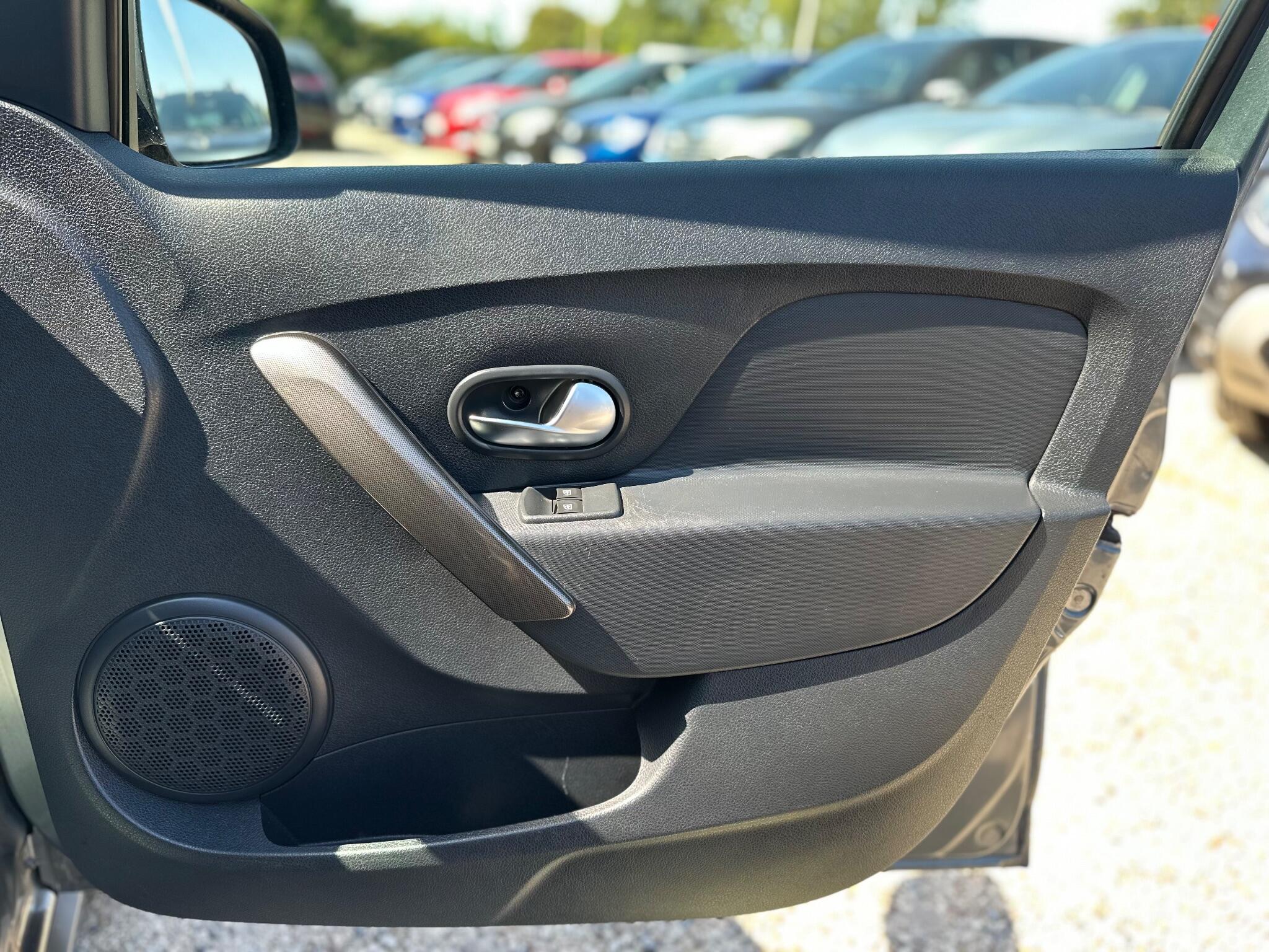 Dacia Sandero view 58