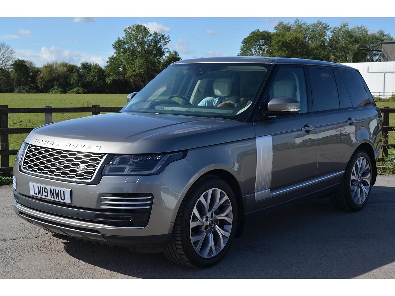 Land Rover Range Rover view 5