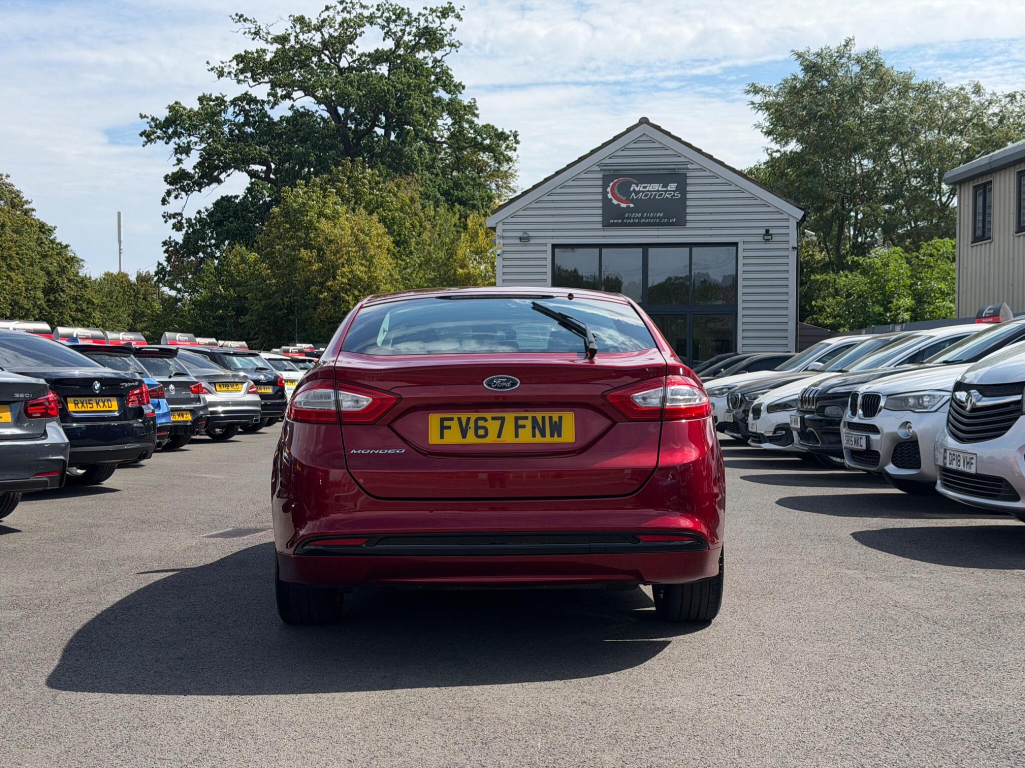 Ford Mondeo view 14