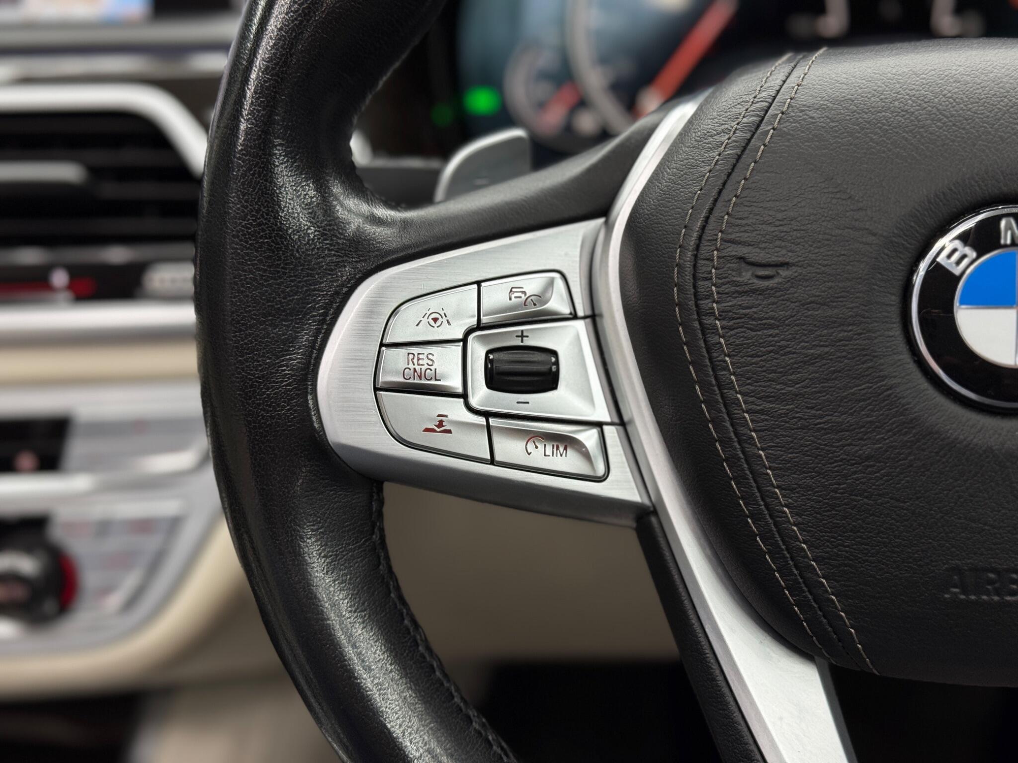 BMW 7 Series view 20