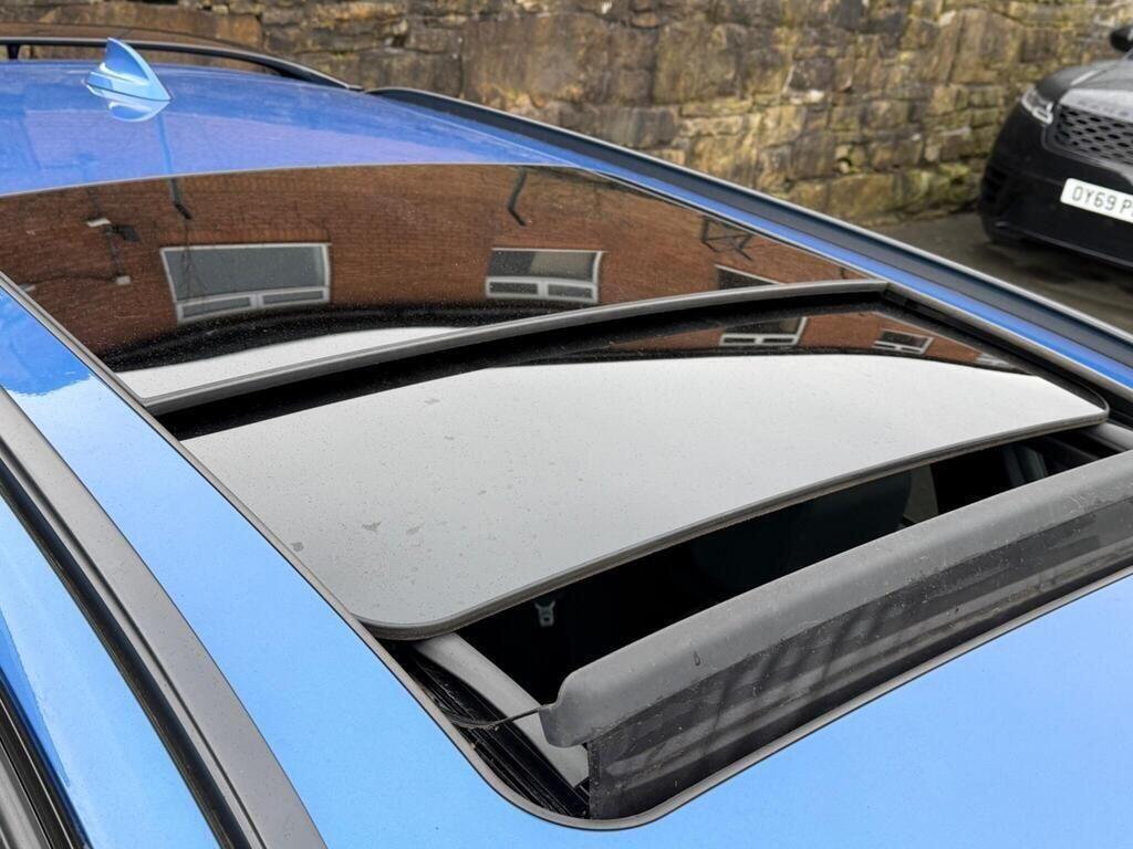 BMW 3 Series view 9