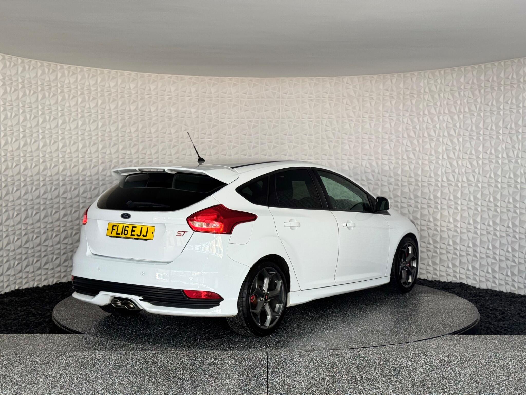 Ford Focus view 13
