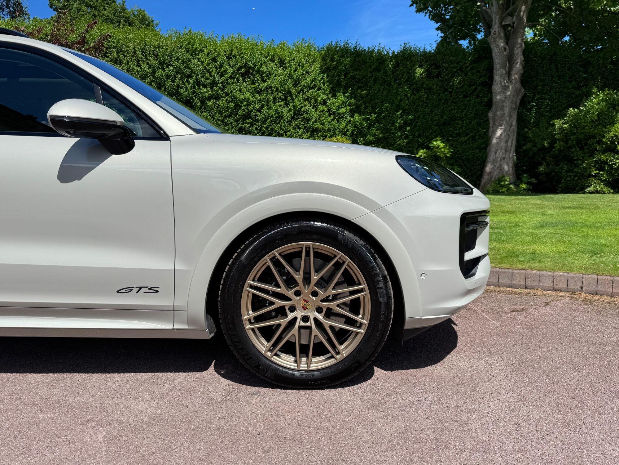 Porsche Cayenne view 19