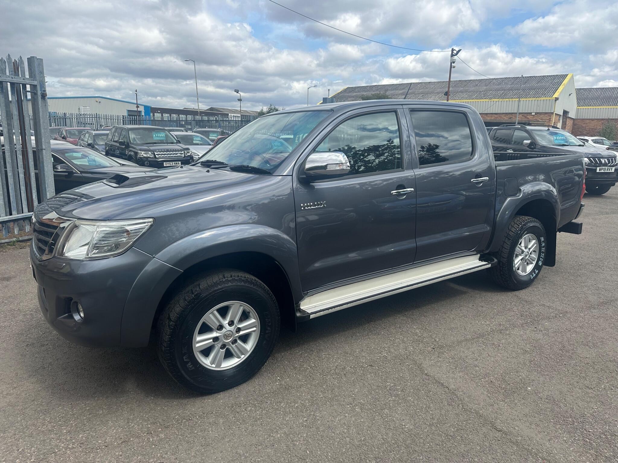 Toyota Hilux view 3