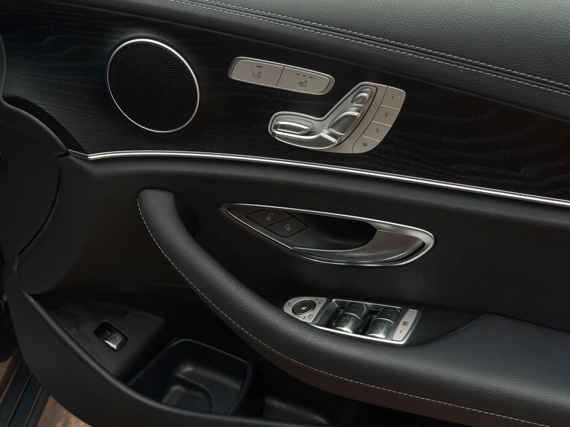 Mercedes-Benz E Class view 21