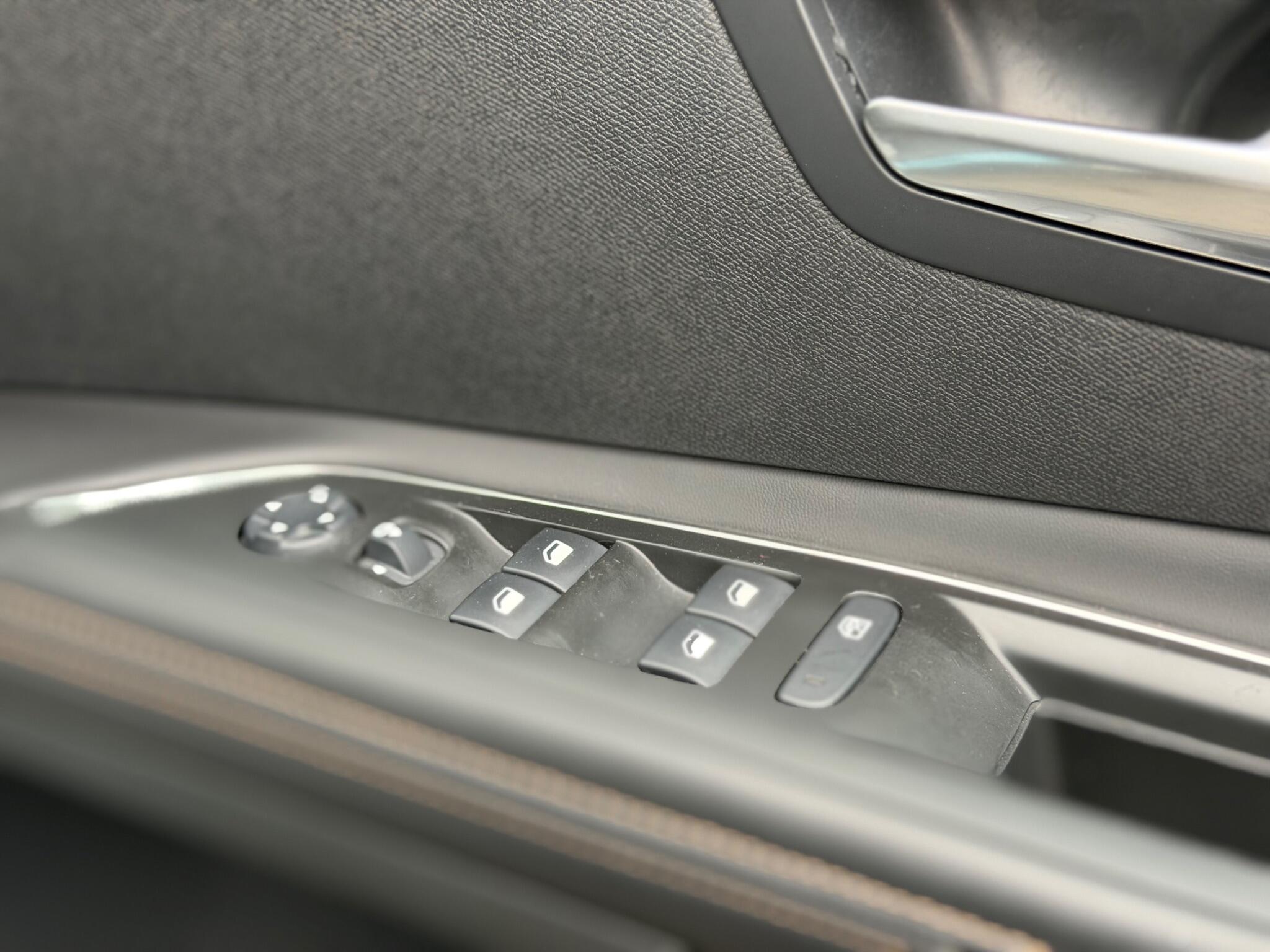 Peugeot 5008 view 15