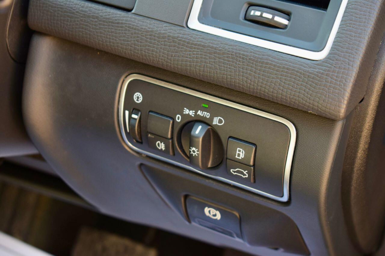 Volvo XC60 view 28