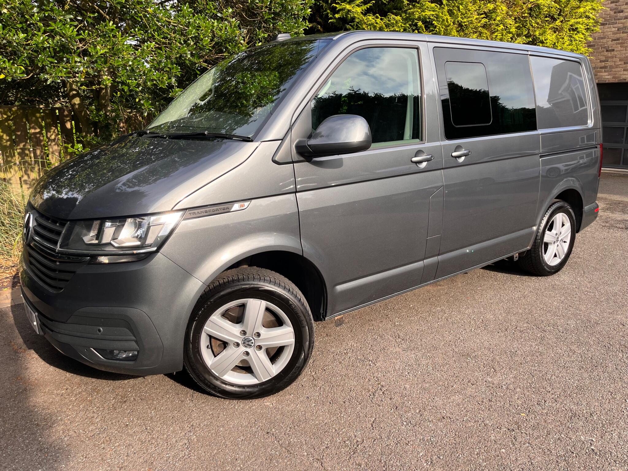 Volkswagen Transporter view 5