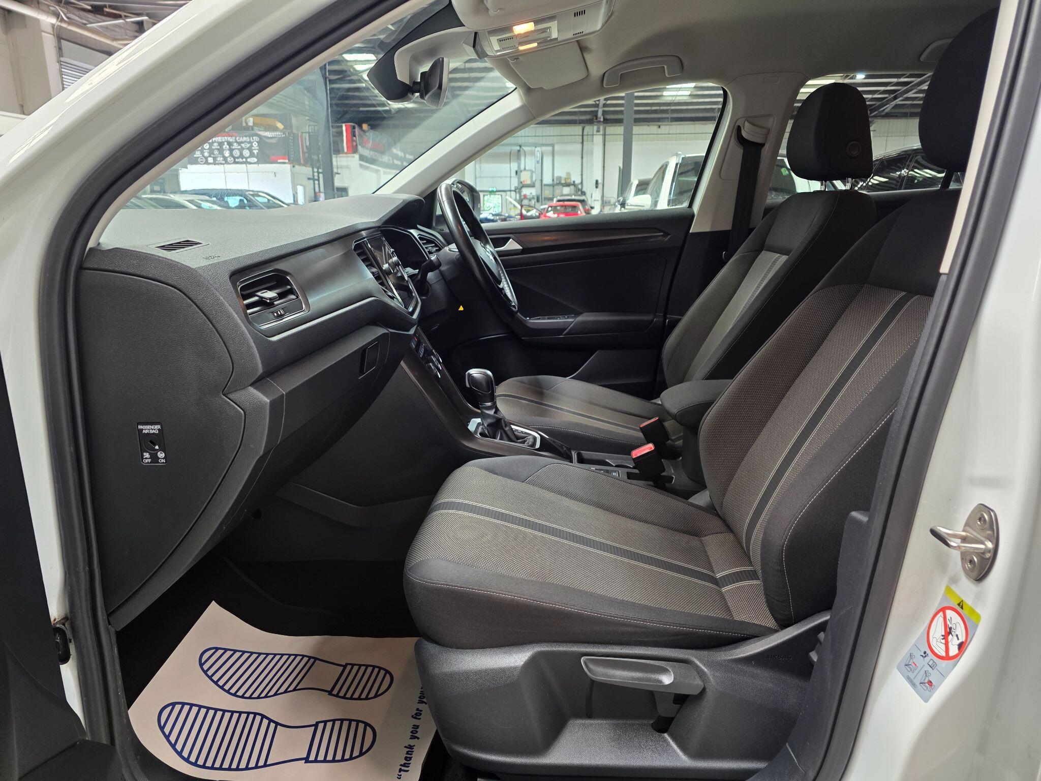 Volkswagen T-Roc view 24