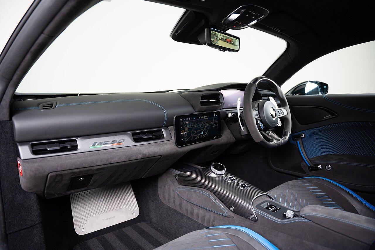 Maserati MC20 view 4