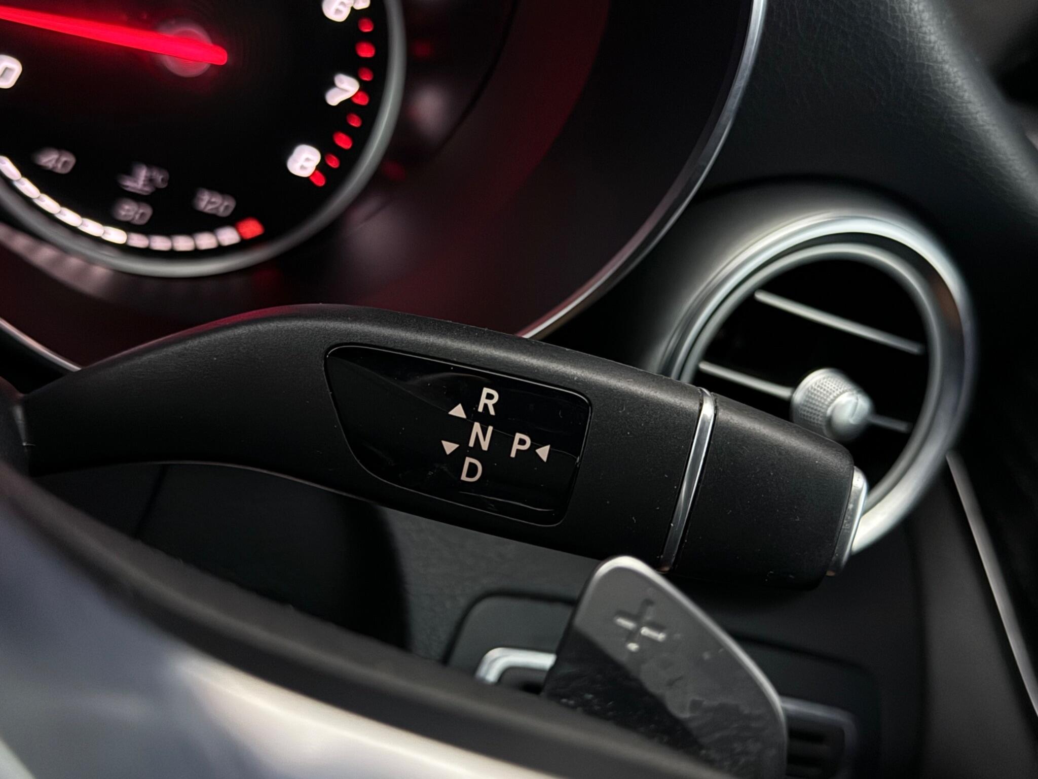 Mercedes-Benz C-Class view 17