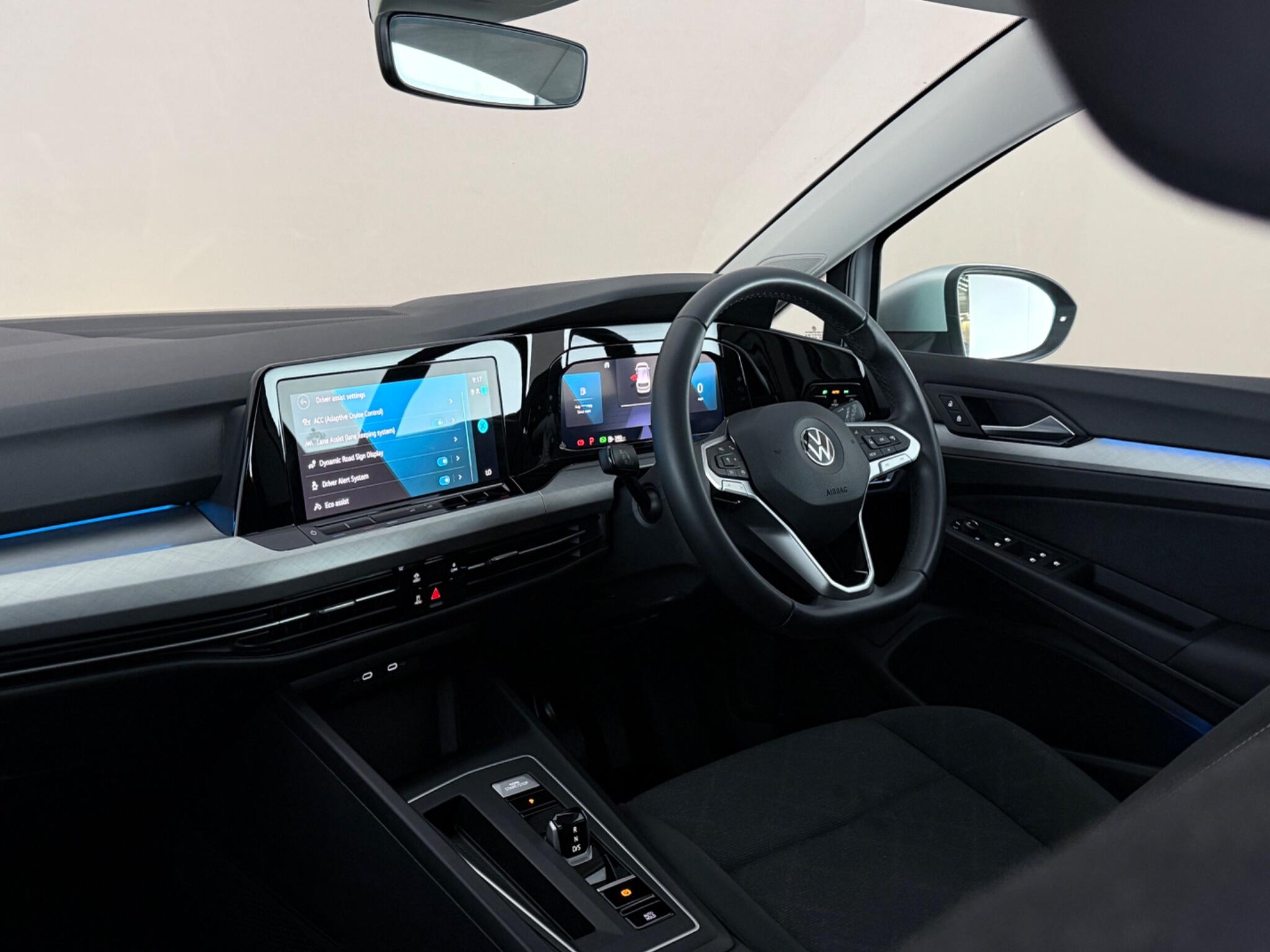 Volkswagen Golf view 4