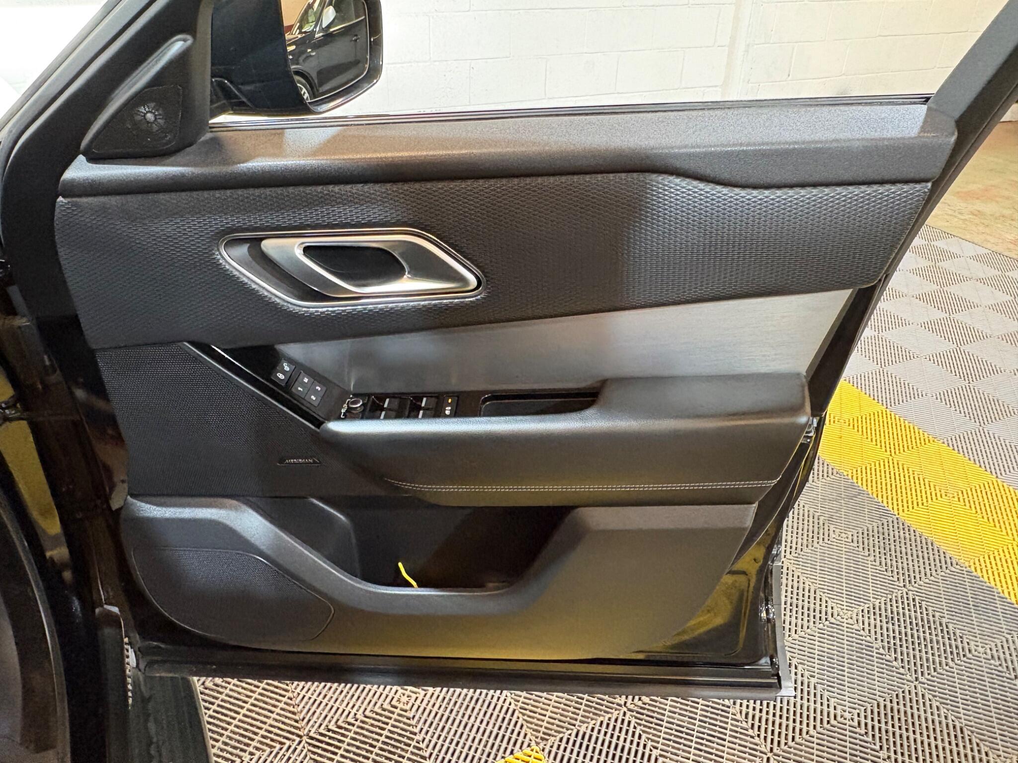Land Rover Range Rover Velar view 70