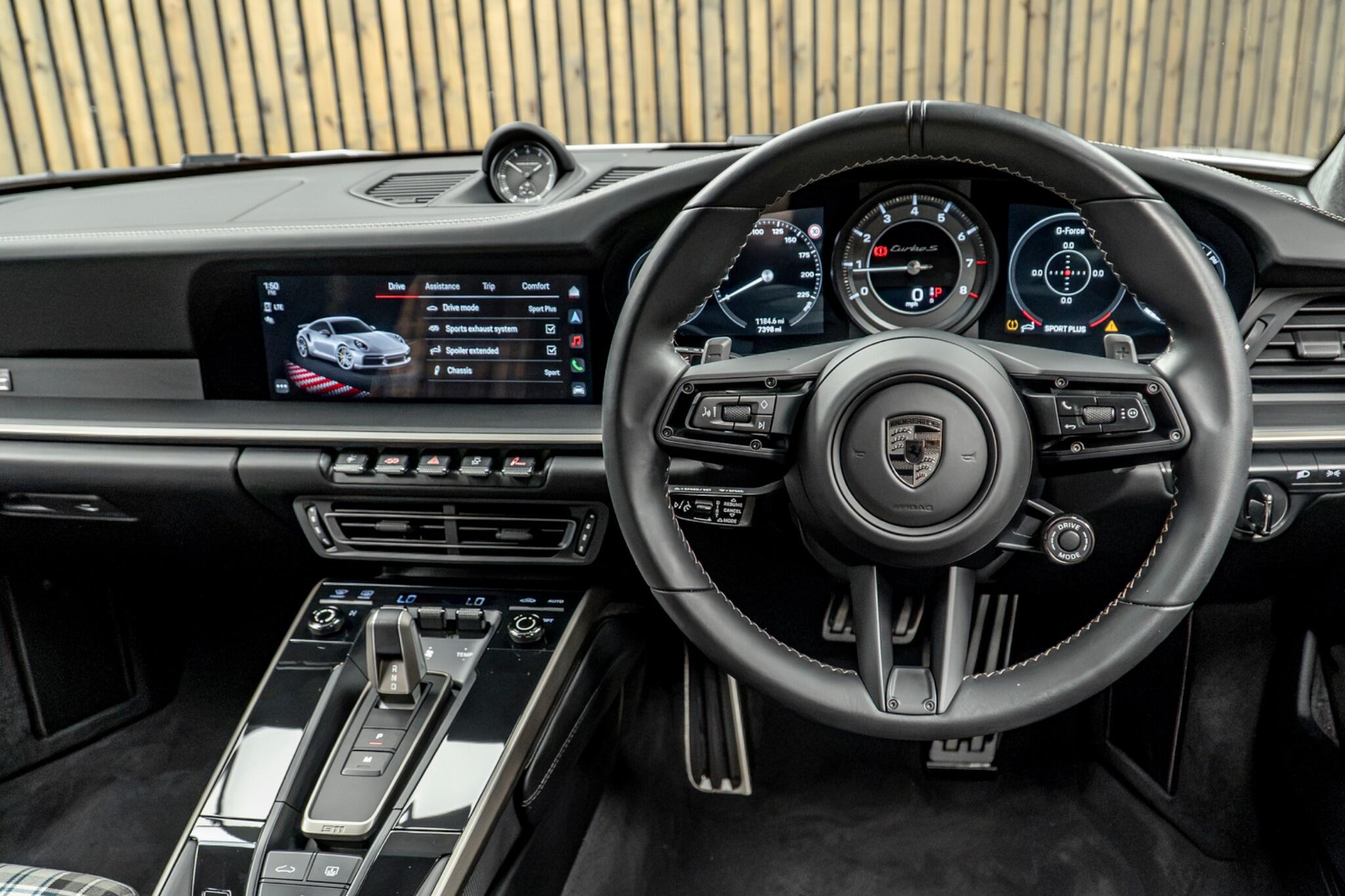 Porsche 911 view 27