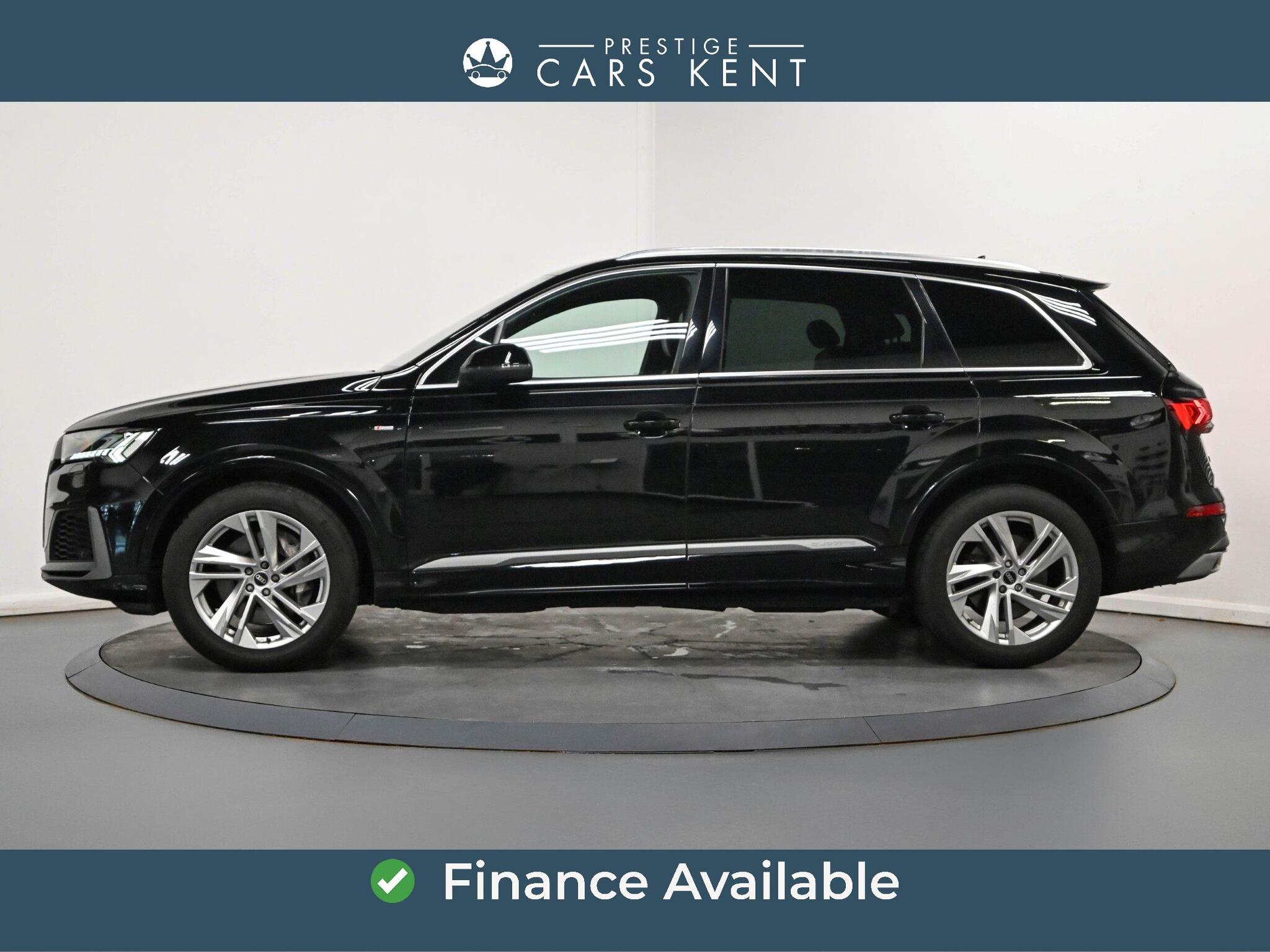 Audi Q7 view 4