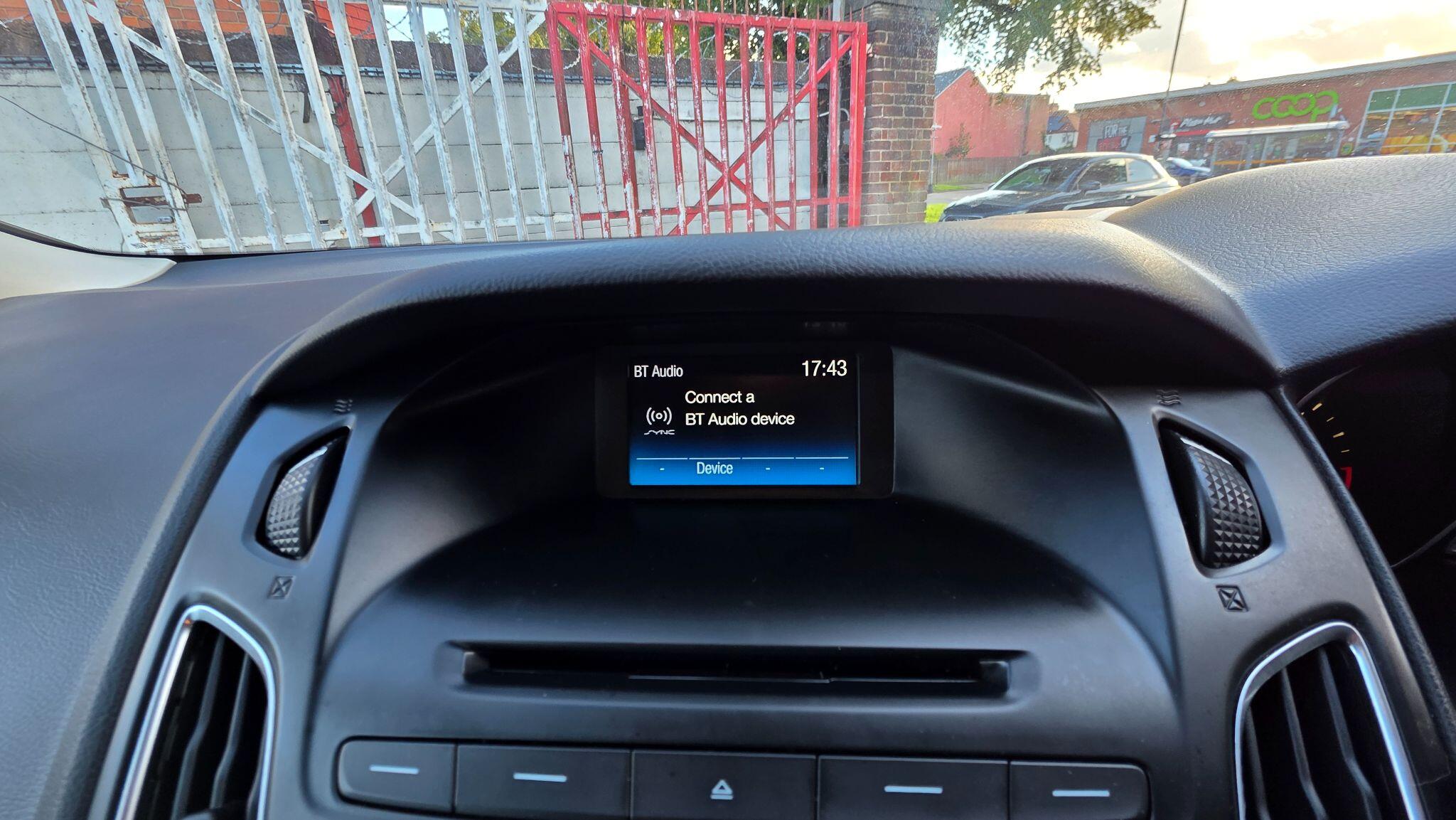 Ford Focus view 21