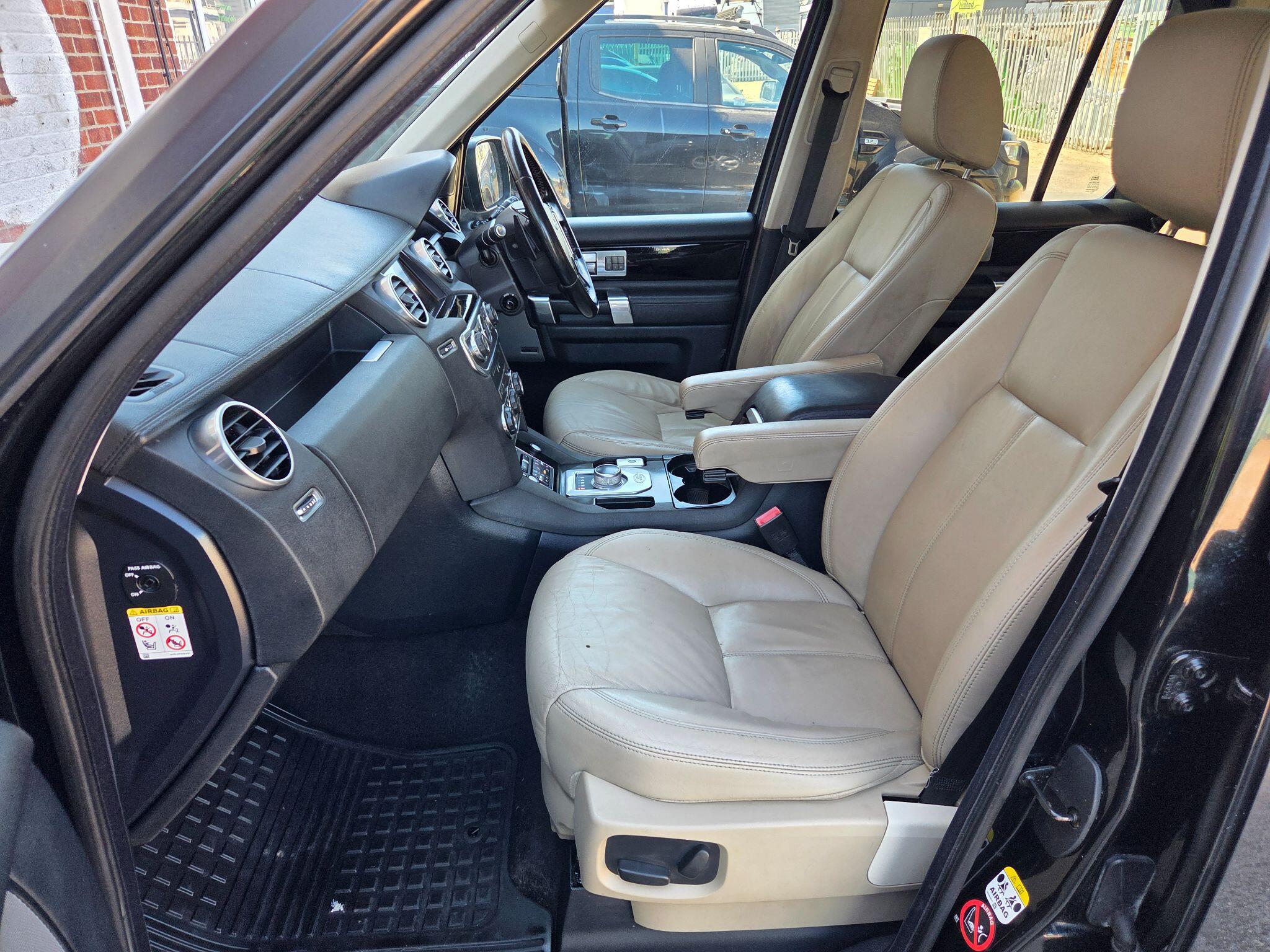 Land Rover Discovery 4 view 9