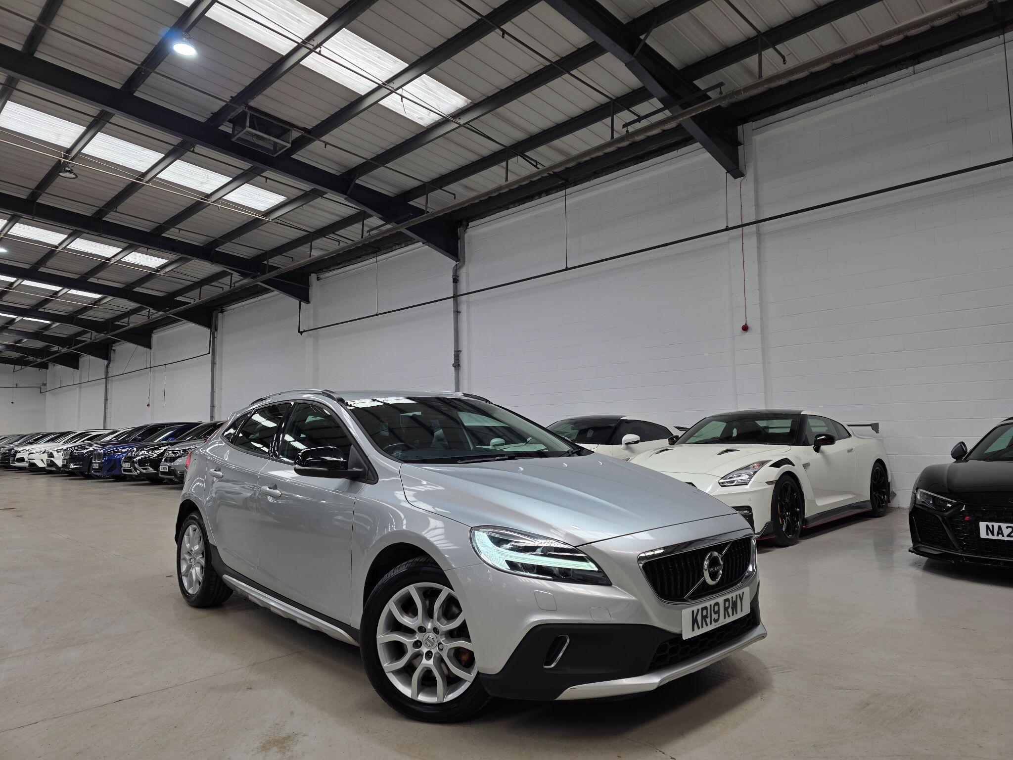 Volvo V40 Cross Country view 3