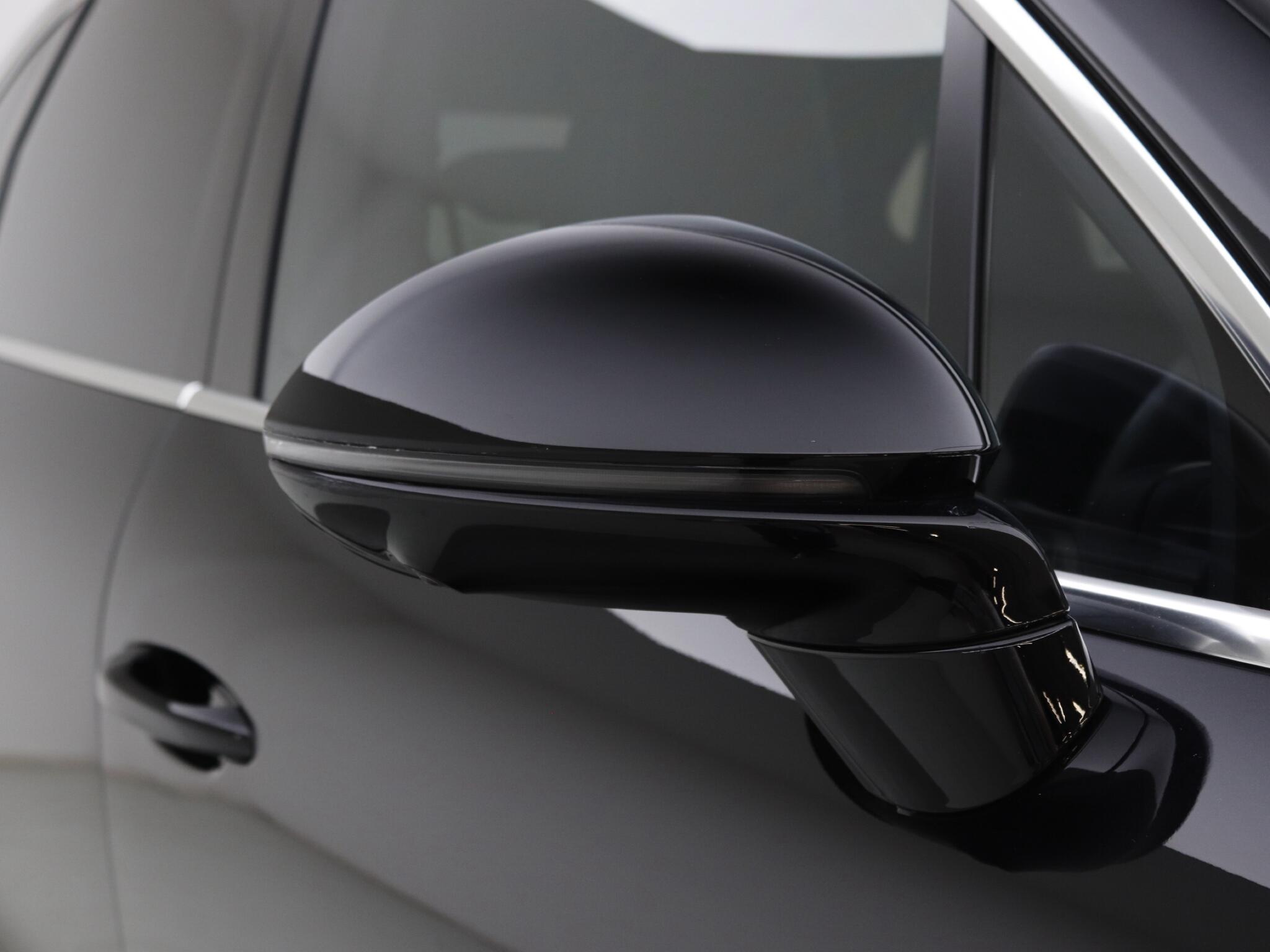 Porsche Cayenne view 25