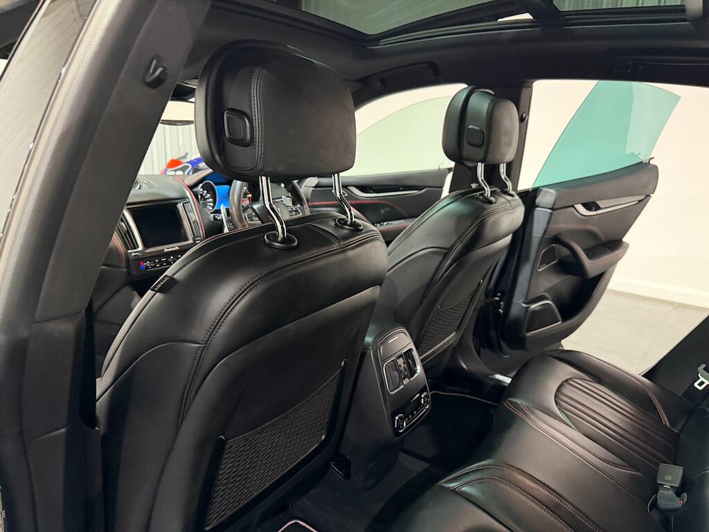Maserati Levante view 25