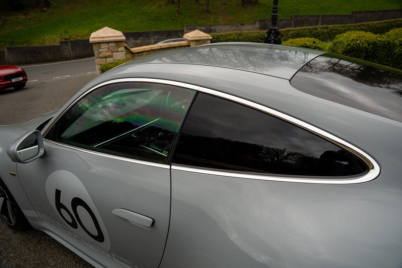 Porsche 911 view 107
