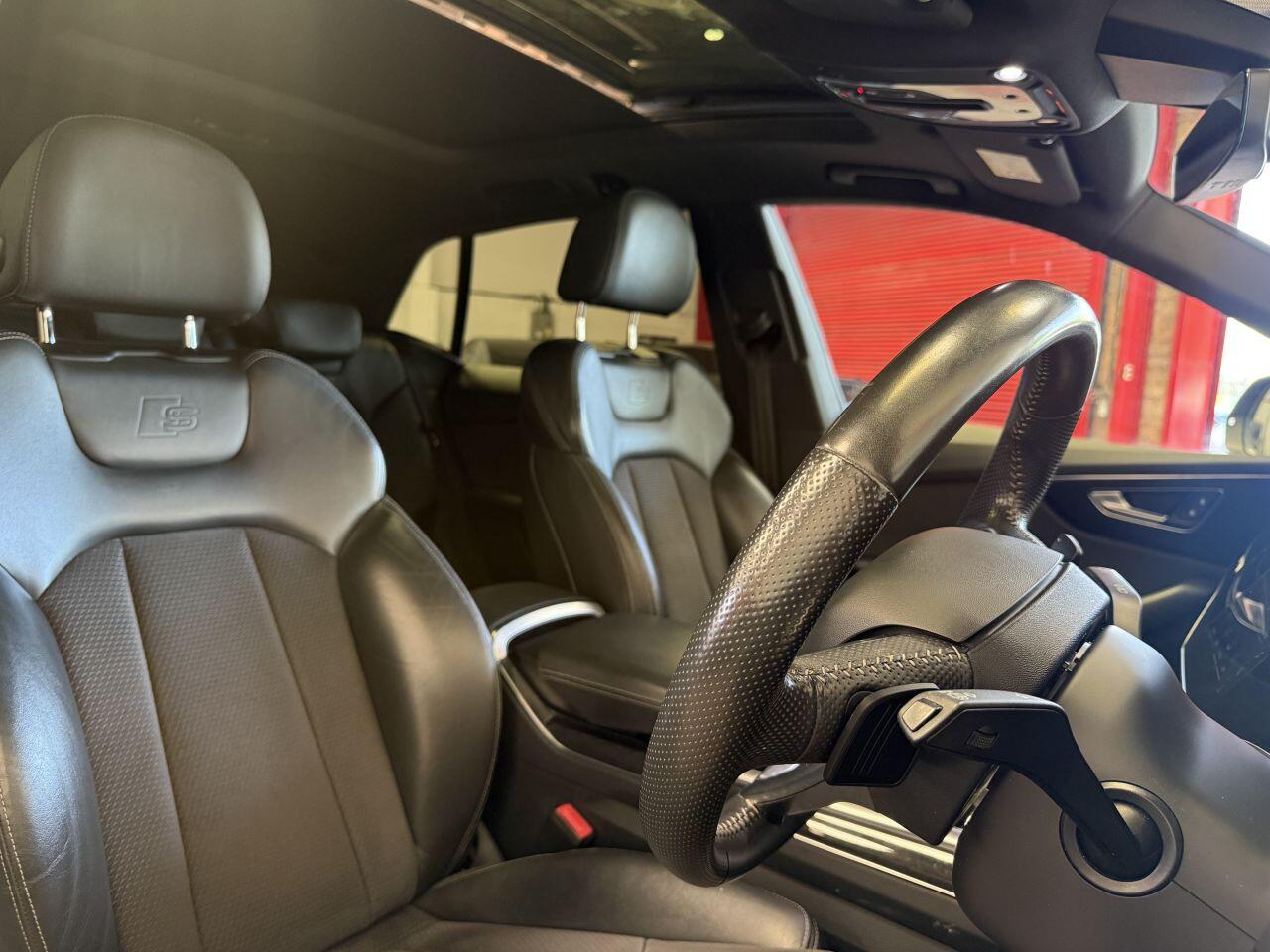 Audi Q8 view 33