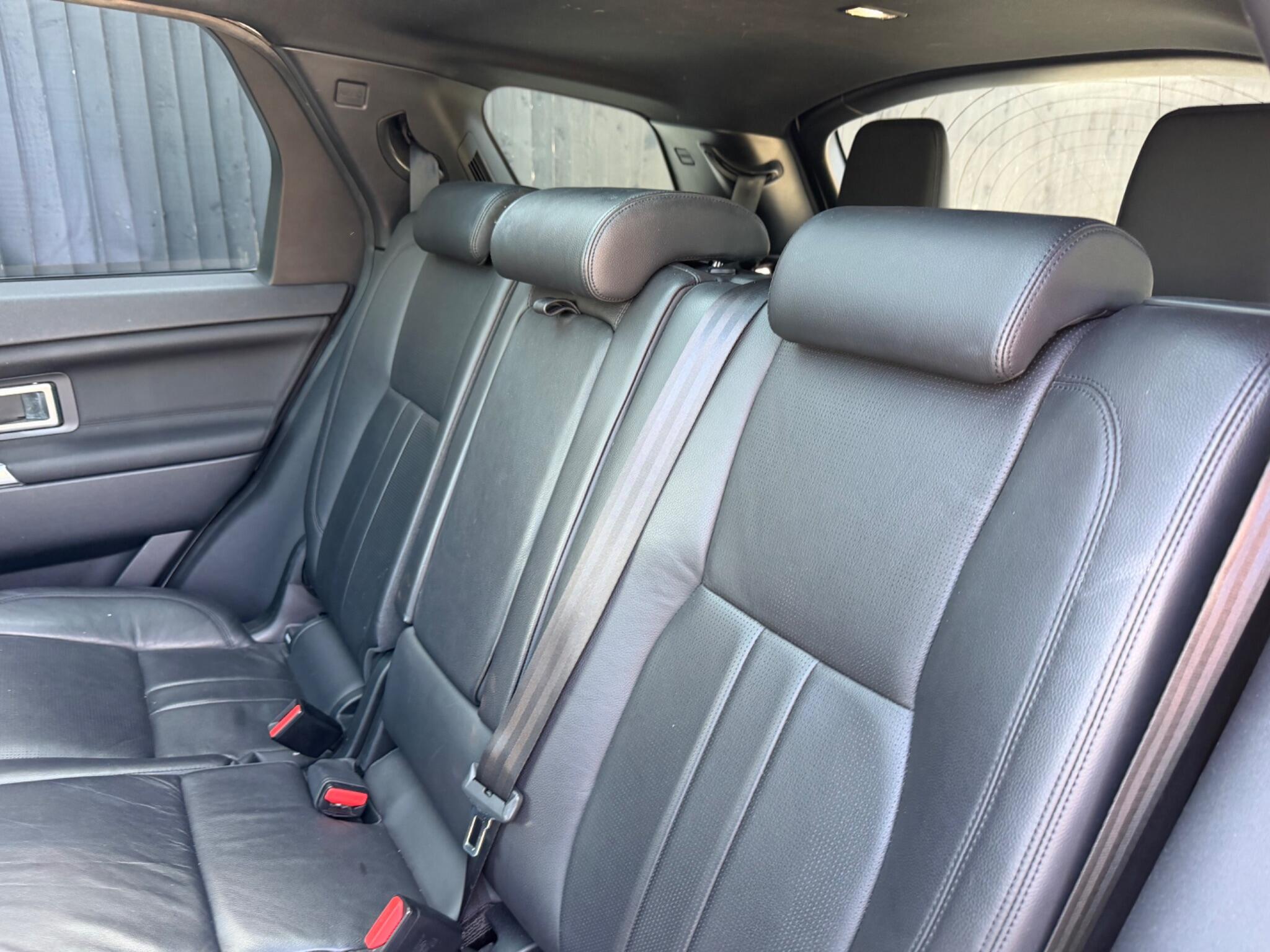 Land Rover Discovery Sport view 14