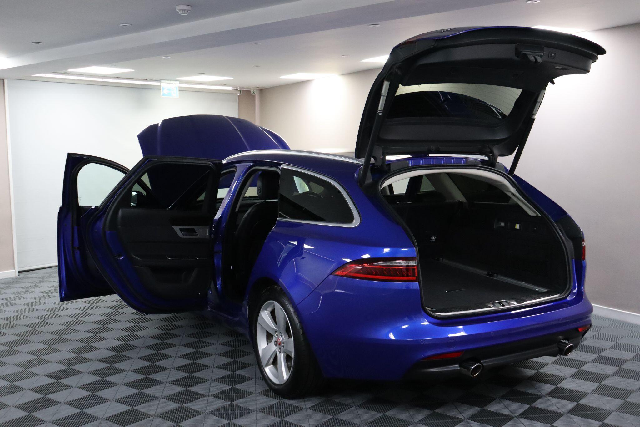 Jaguar XF view 21