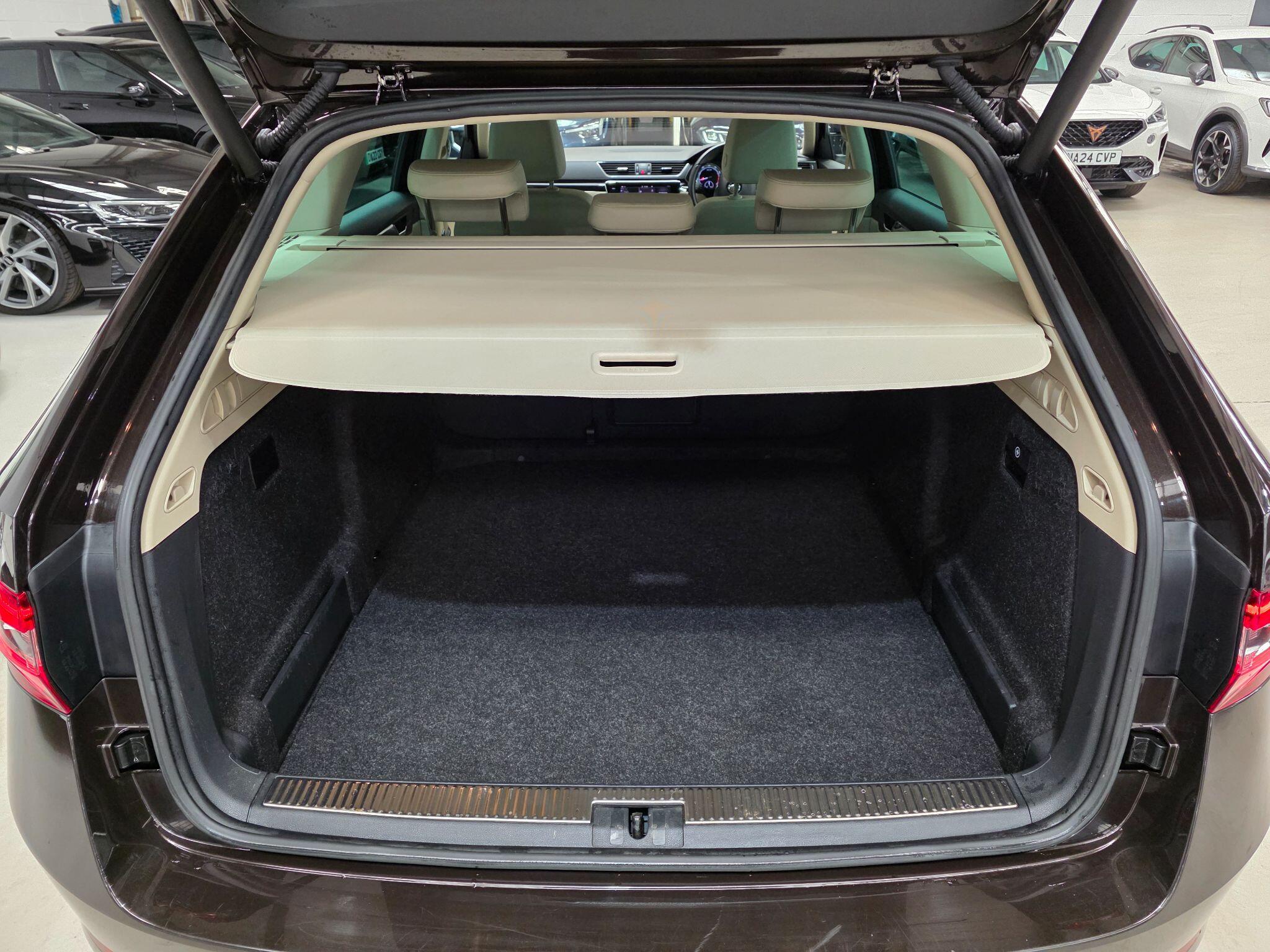 Skoda Superb view 31
