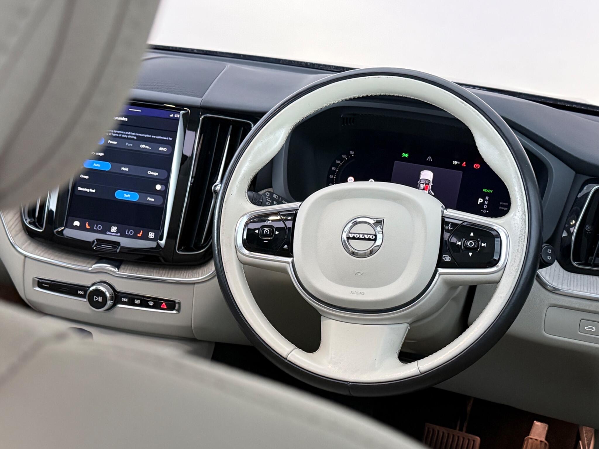 Volvo XC60 view 12