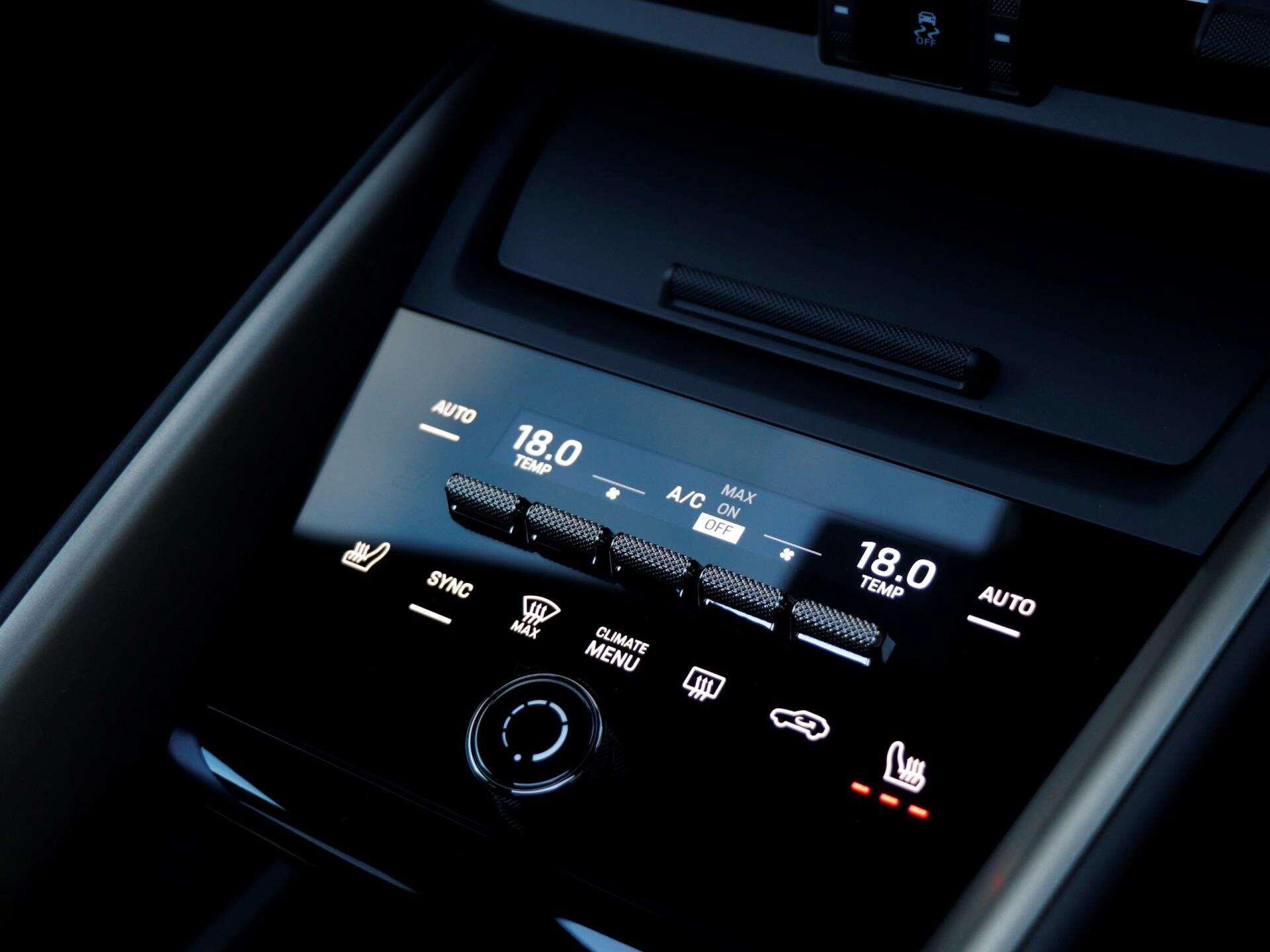Porsche Macan view 16