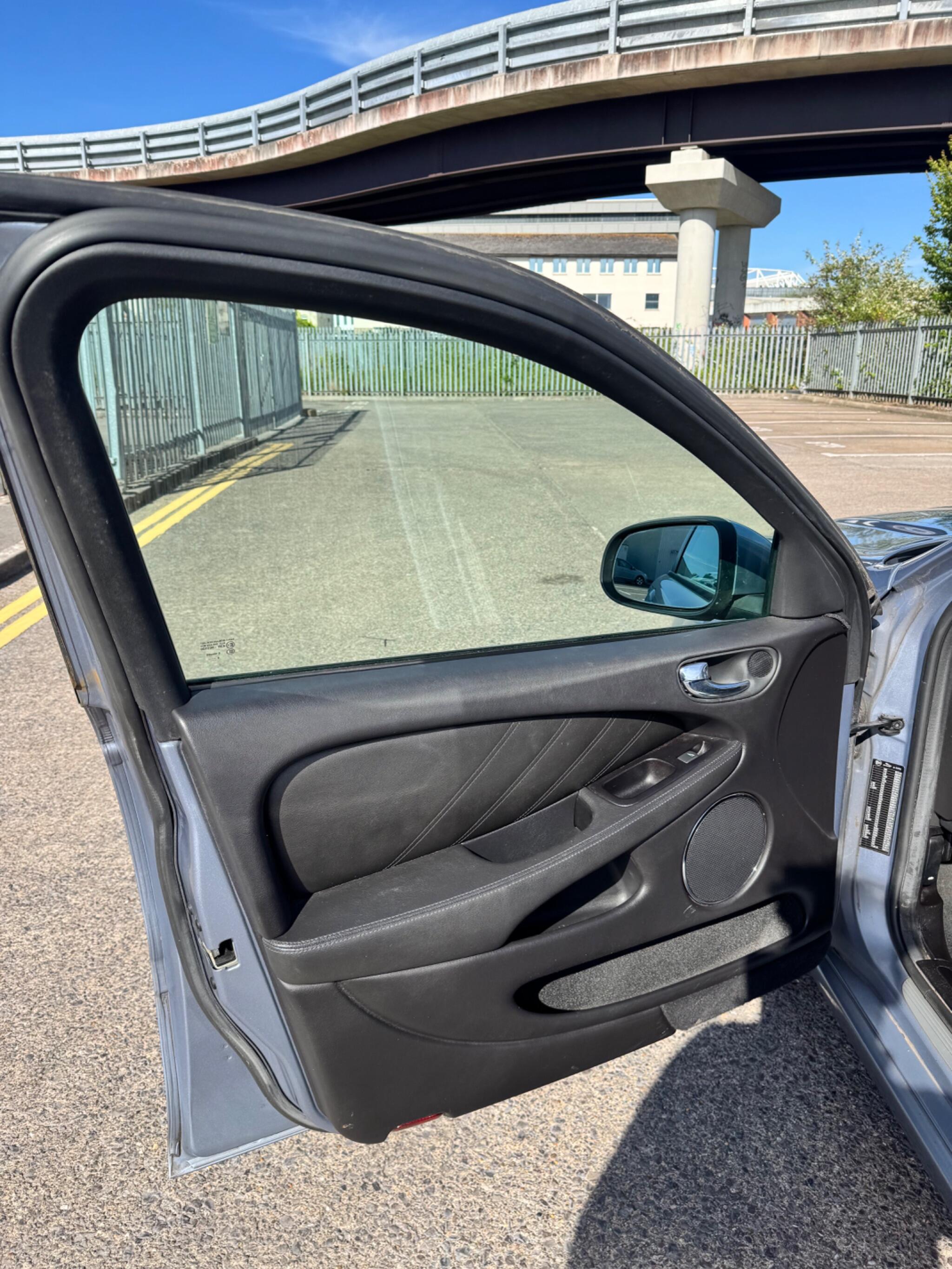 Jaguar X-Type view 32