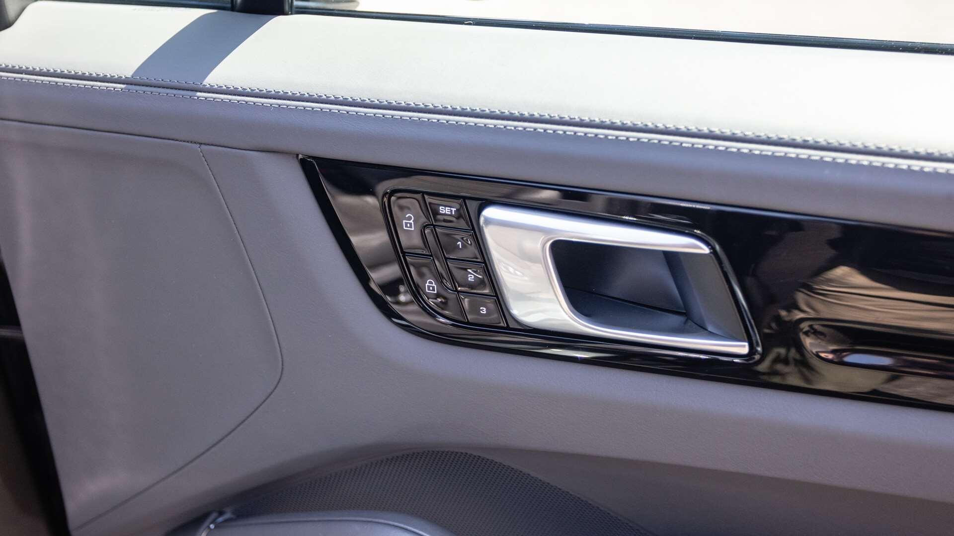 Porsche Cayenne view 32