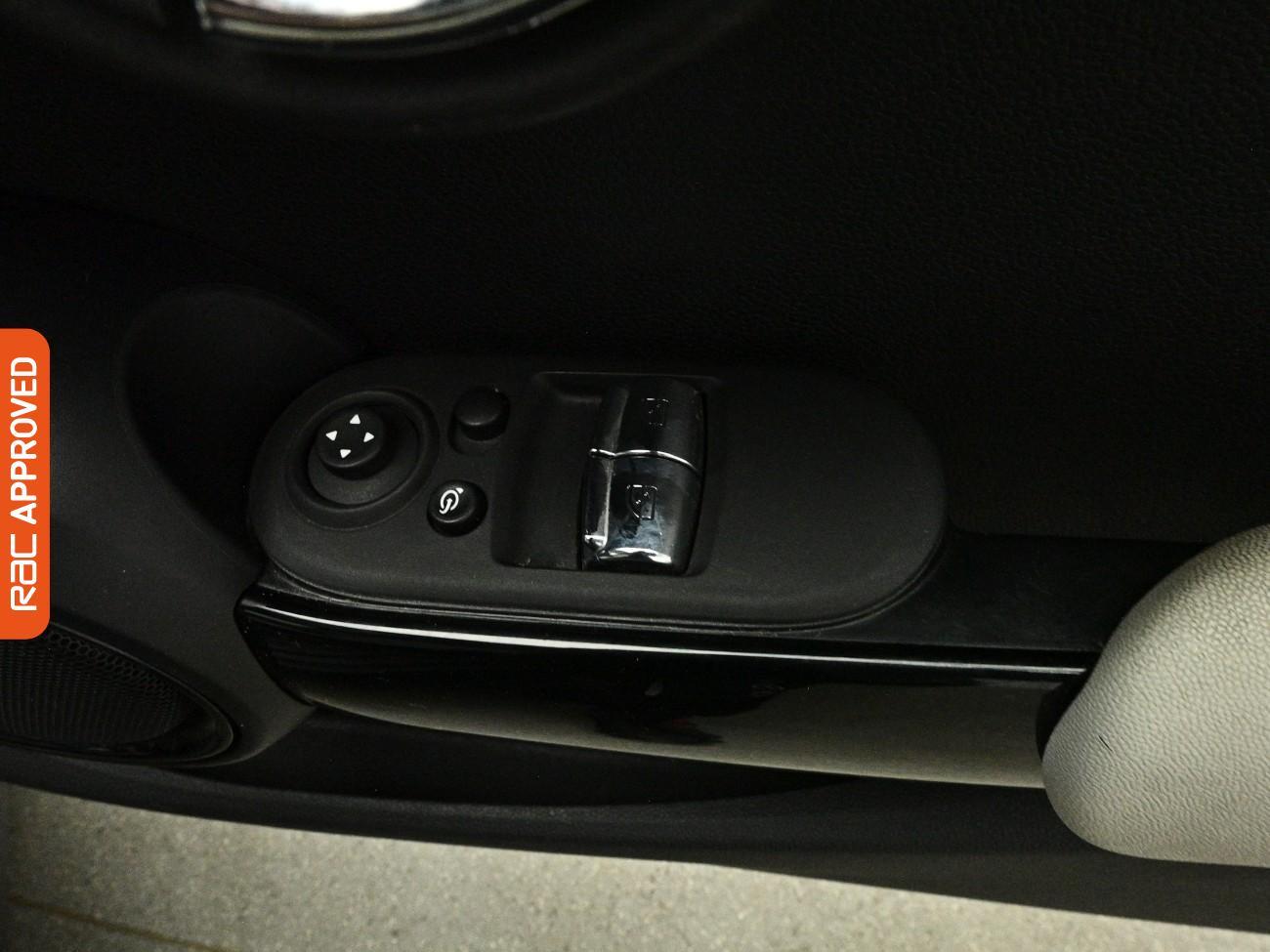 MINI Hatch view 27