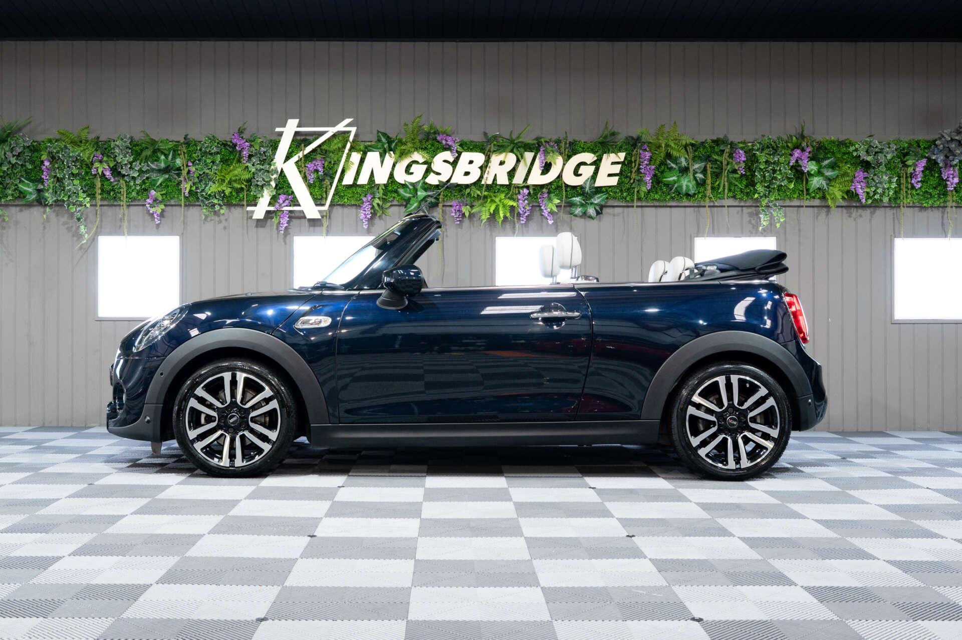 Mini Convertible view 17