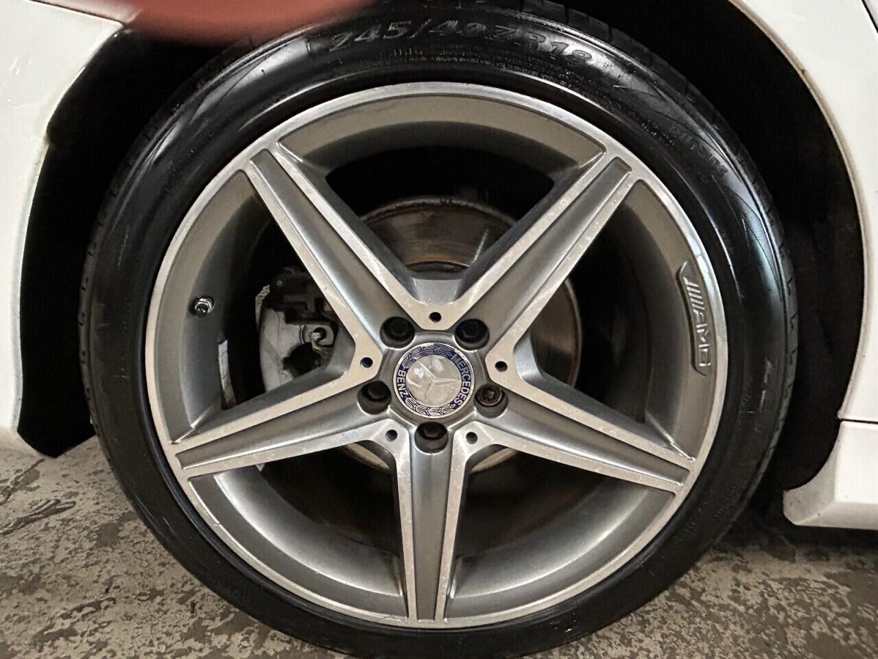 Mercedes-Benz C-Class view 36