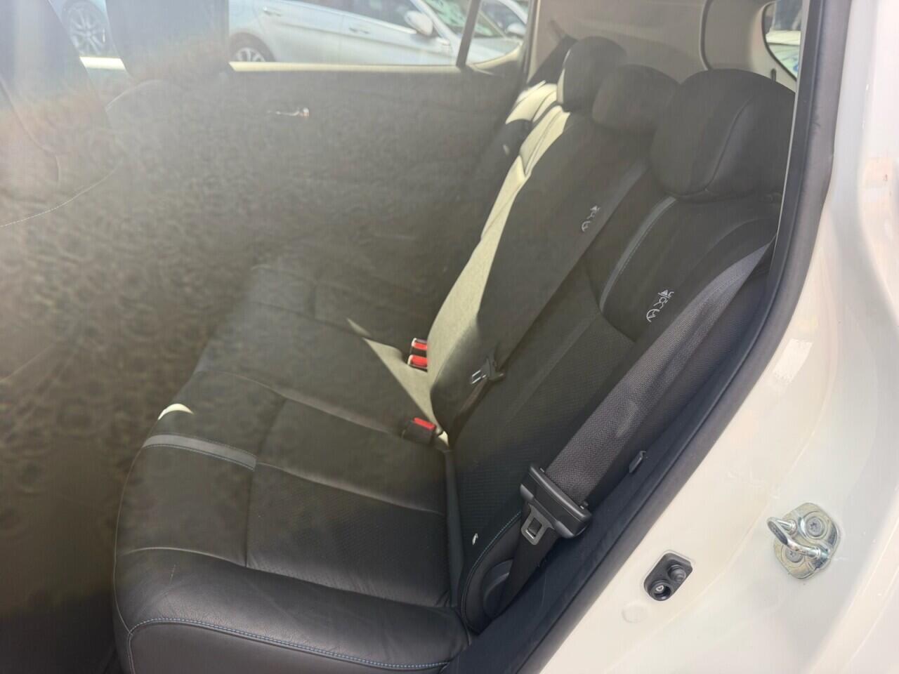 Nissan Leaf view 22
