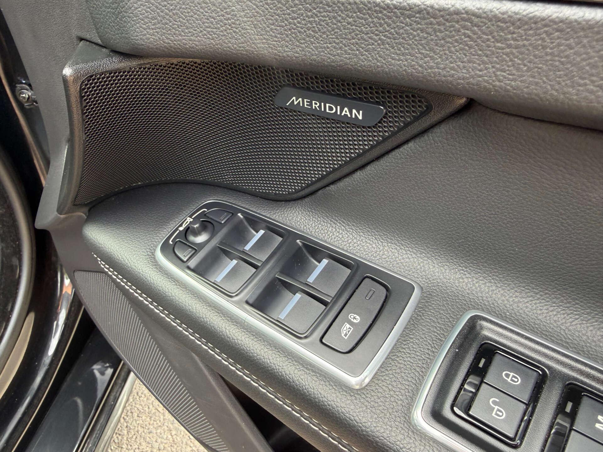 Jaguar XF view 27