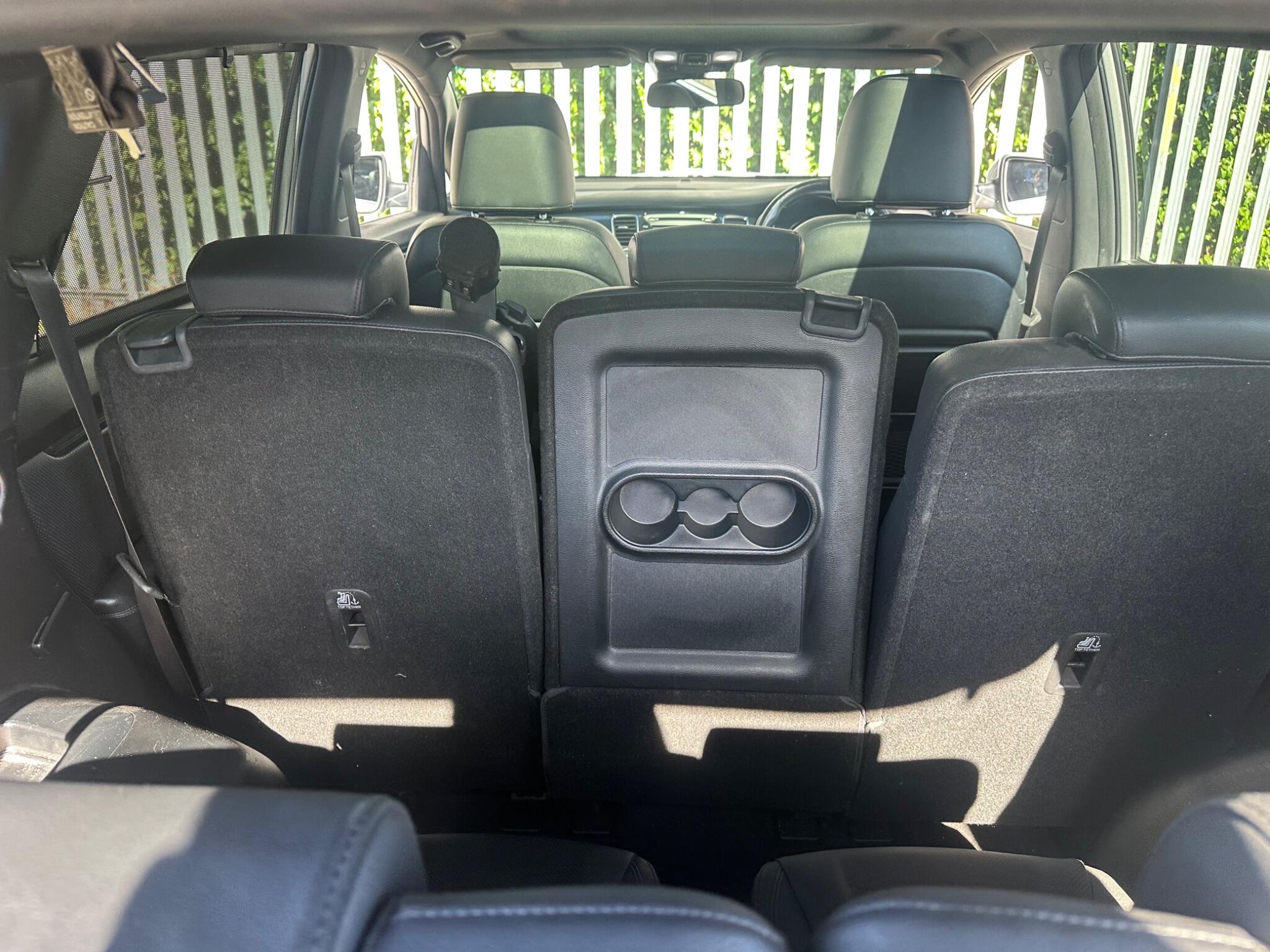 Kia Carens view 9