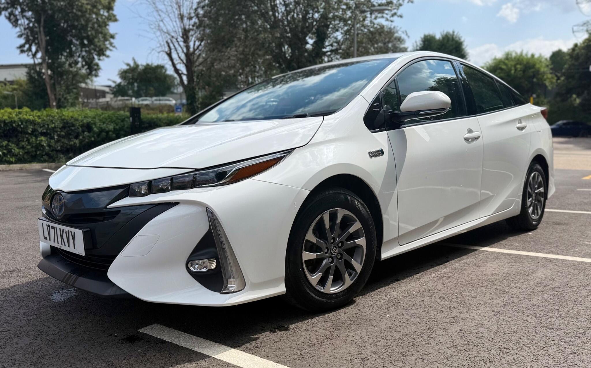 Toyota Prius view 3