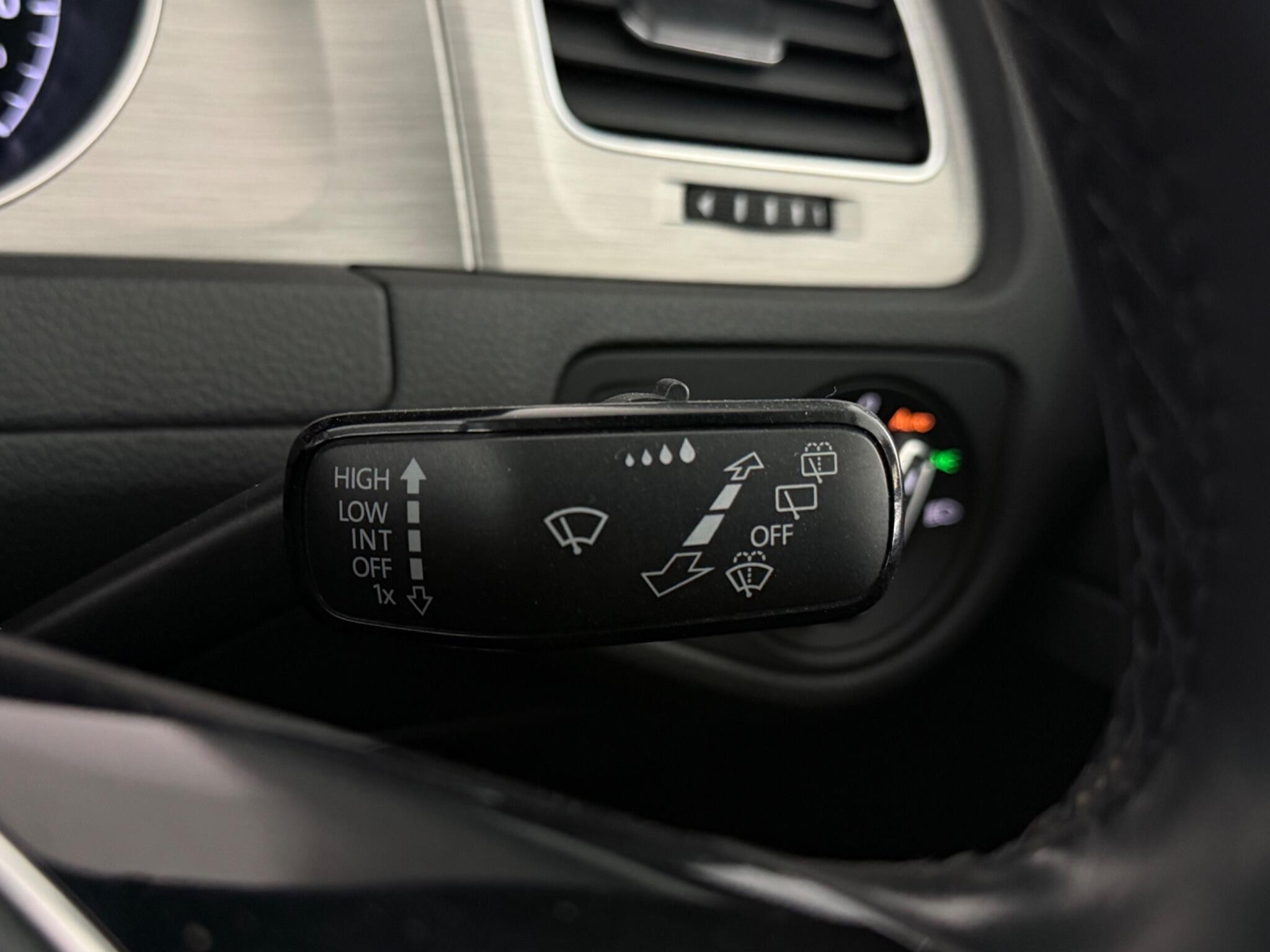 Volkswagen Golf view 14