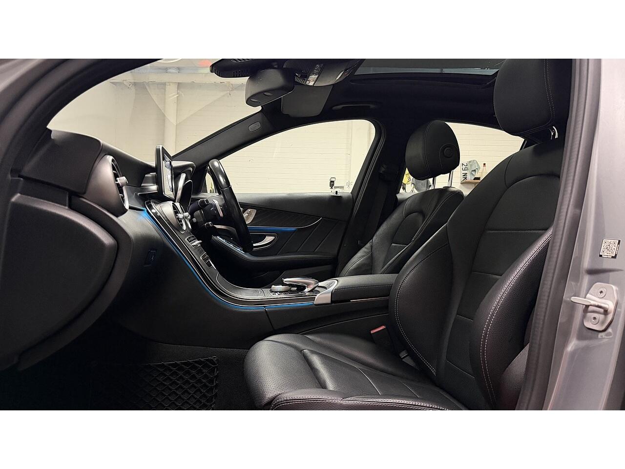 Mercedes-Benz C-Class view 21
