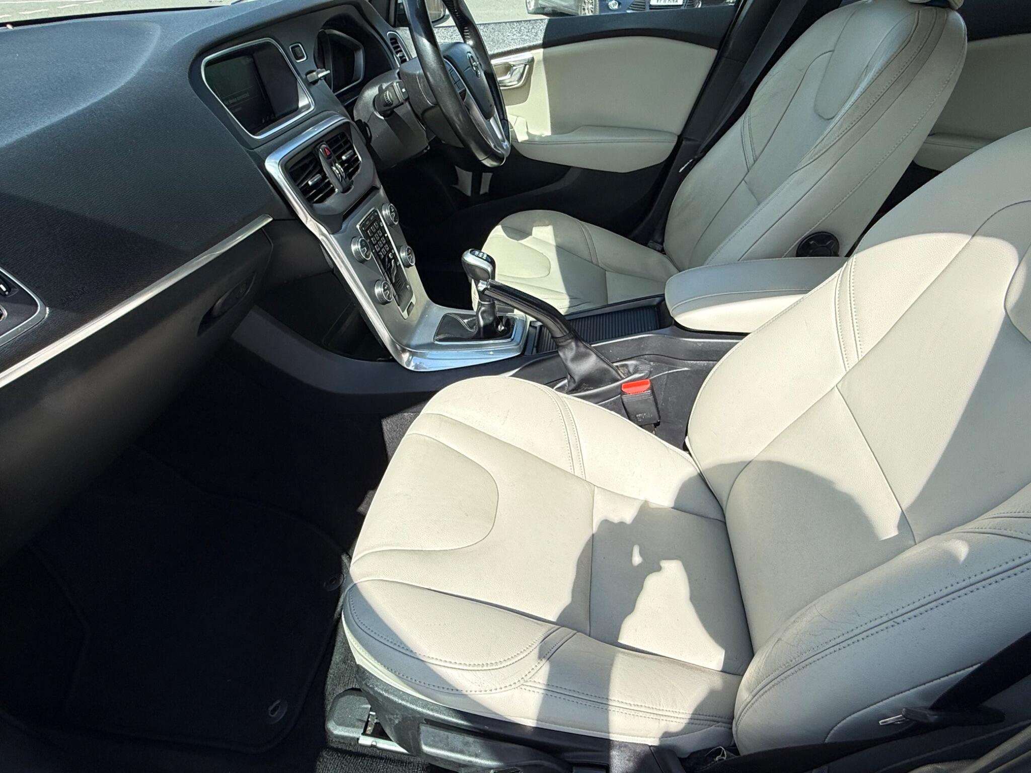 Volvo V40 view 20