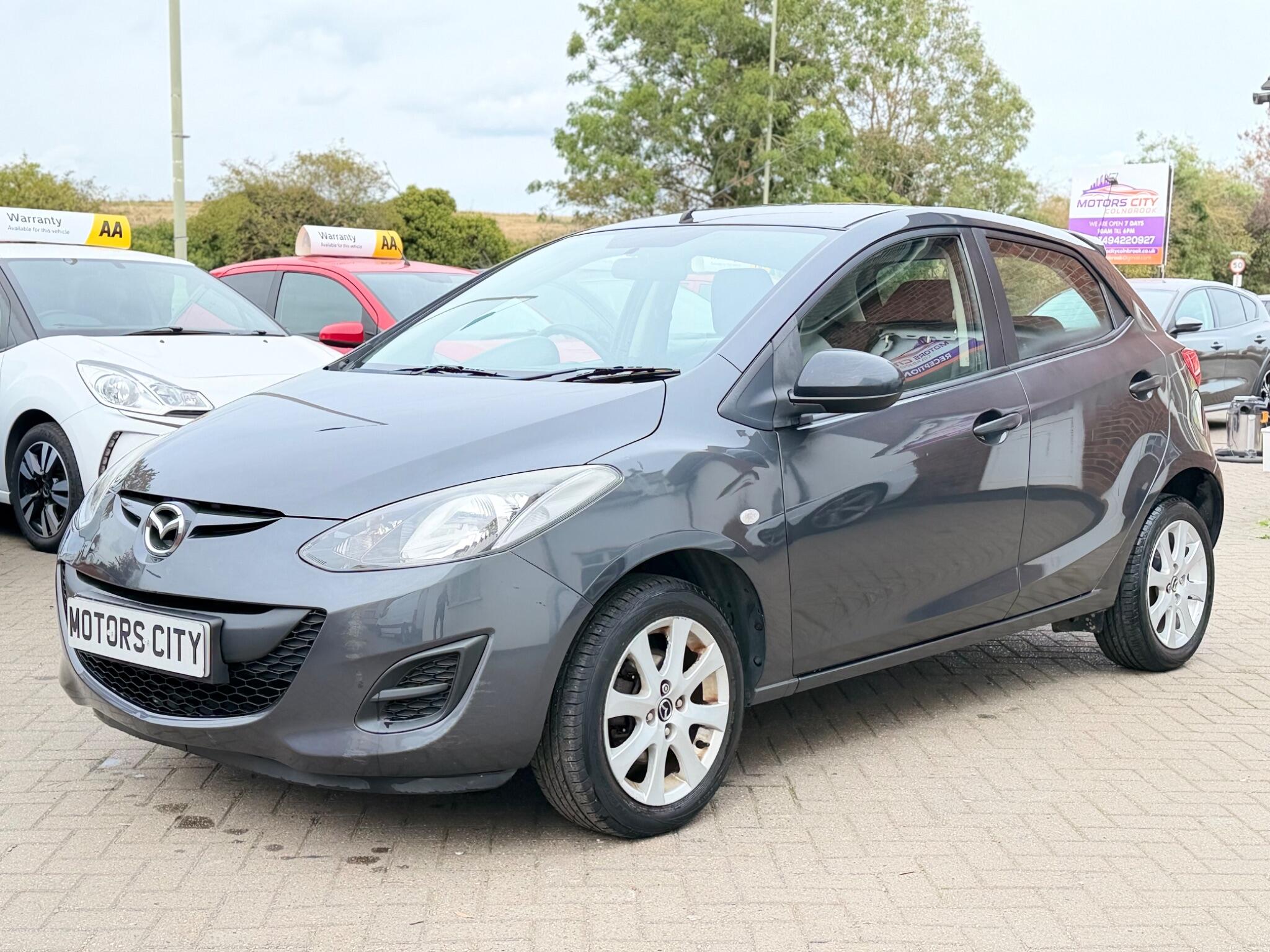 Mazda Mazda2 view 4