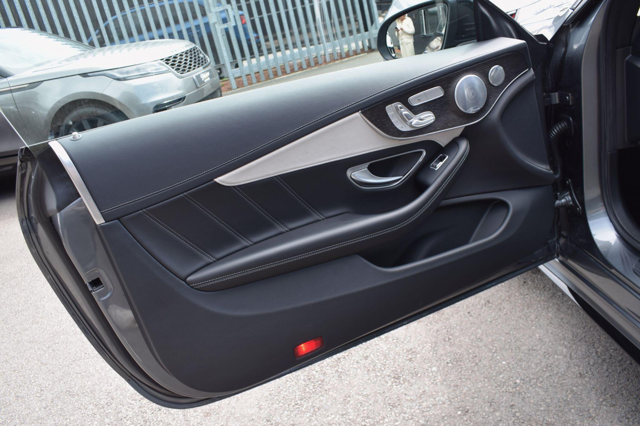 Mercedes-Benz C-Class view 26