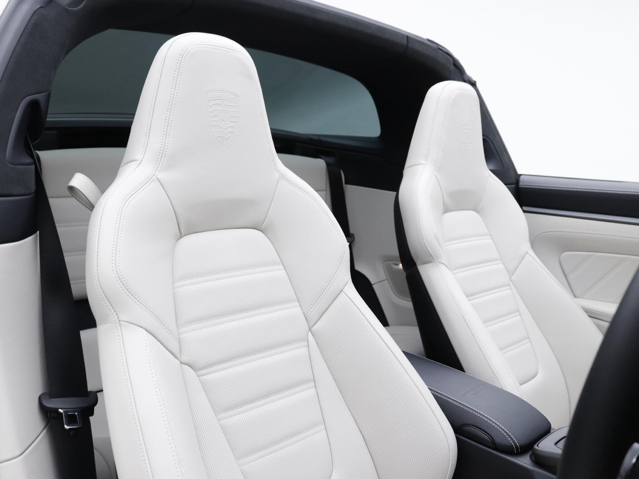 Porsche 911 view 31